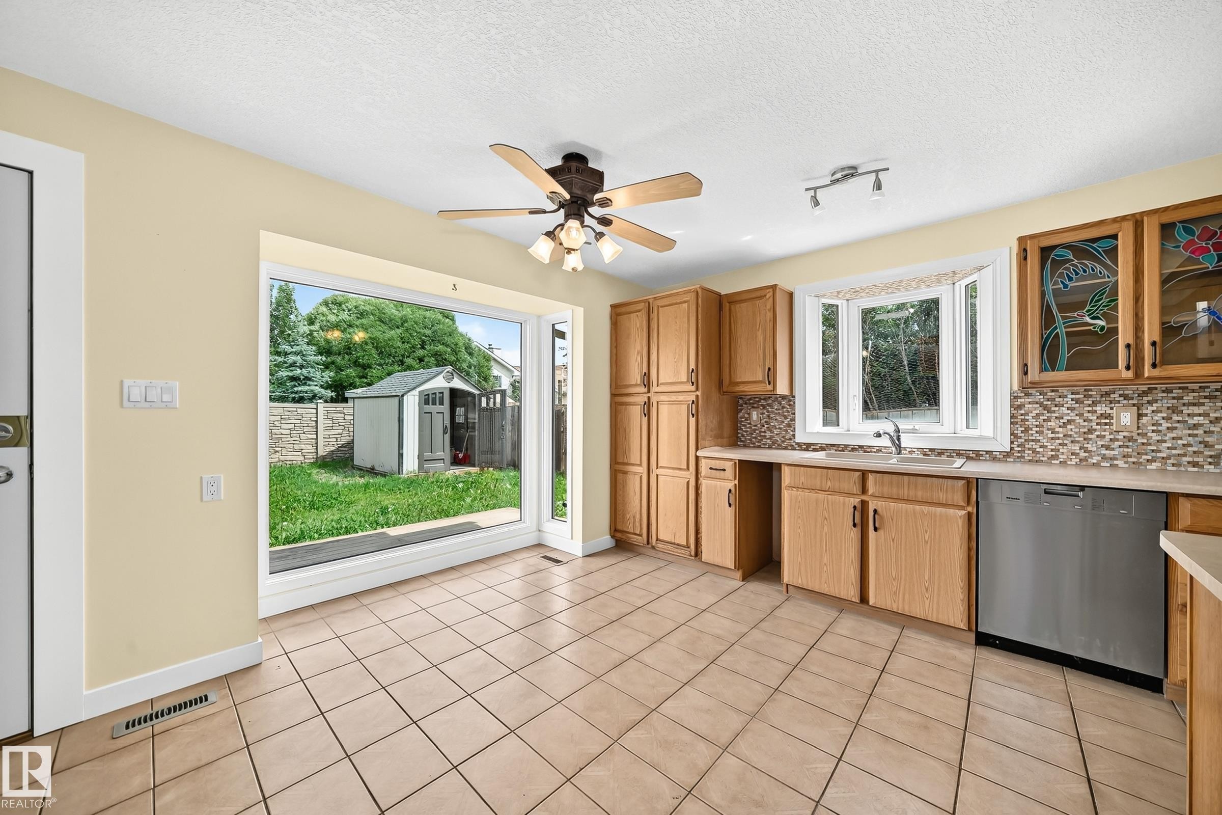 Kitchen - 18636 71 Avenue, Edmonton, AB