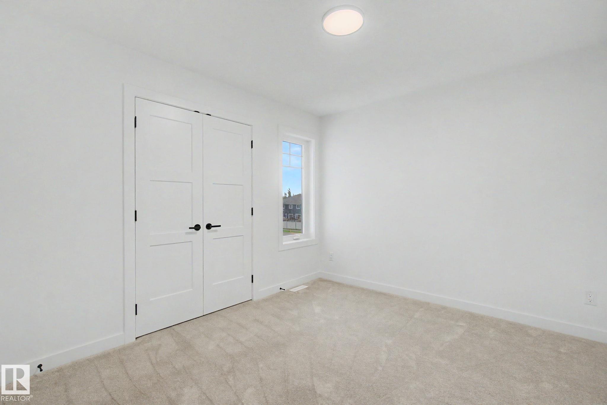 Bright room featuring neutral carpeting and white walls - 4 Willow Heights Drive, Stony Plain, AB