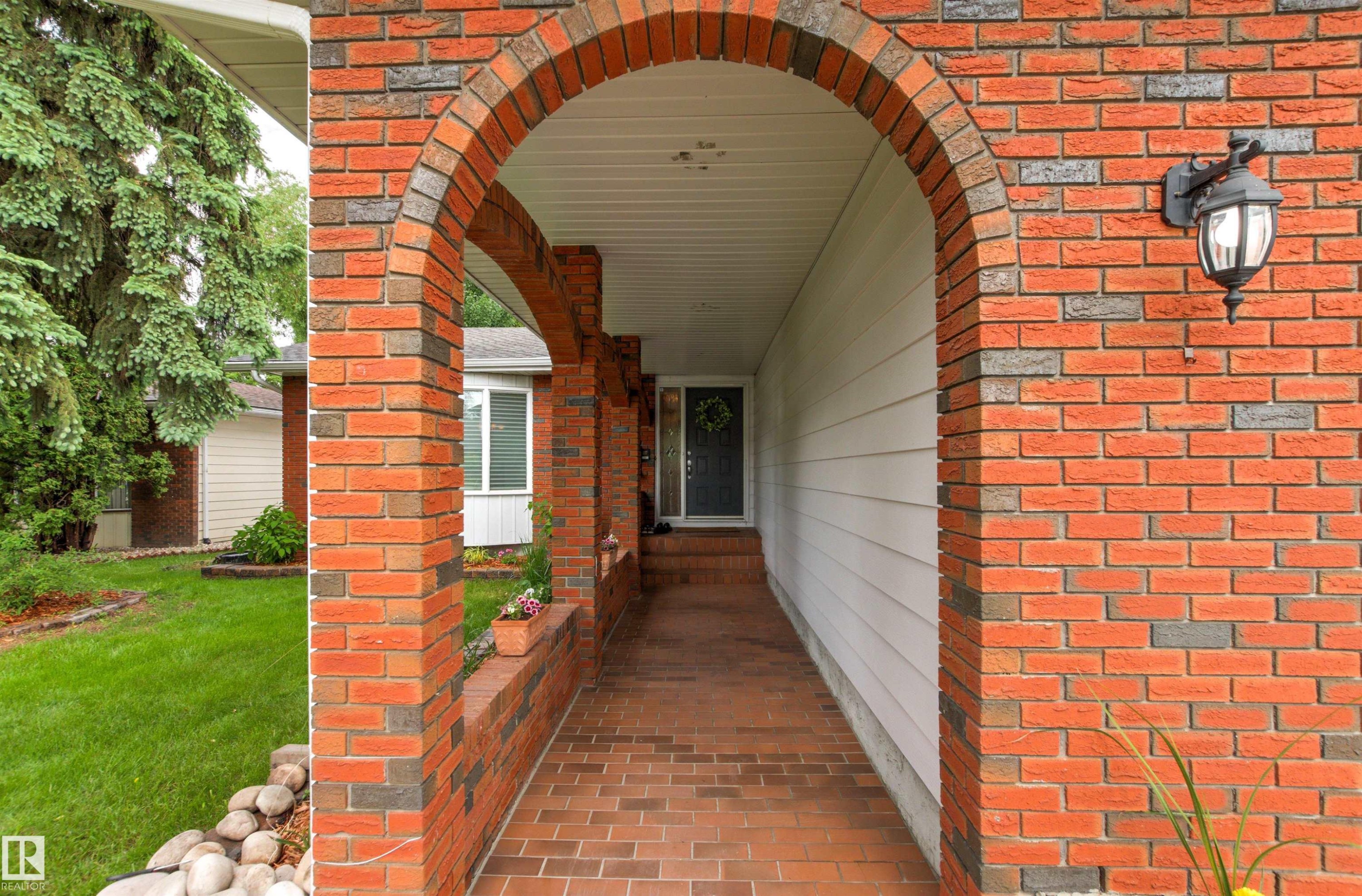 155 Gariepy Crescent, Edmonton, AB