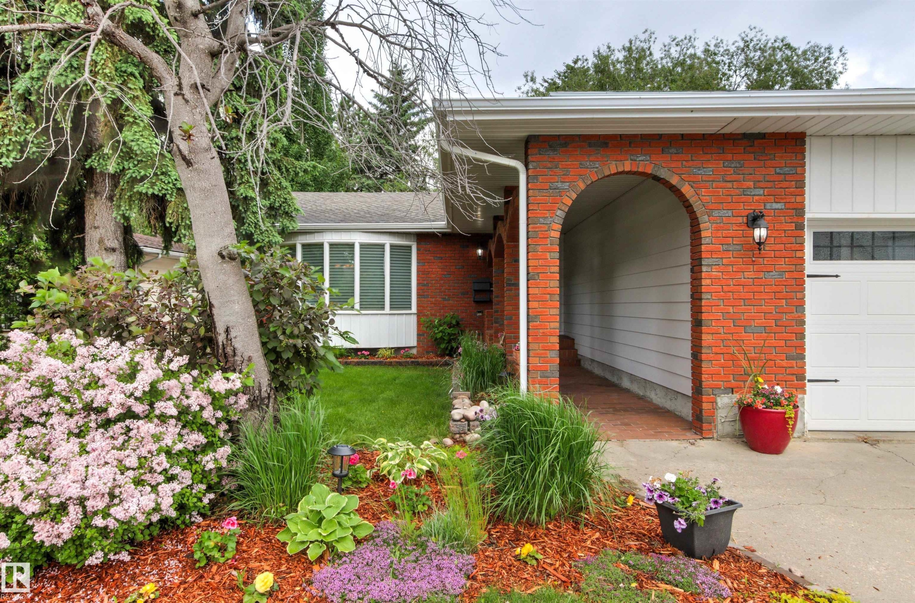 155 Gariepy Crescent, Edmonton, AB