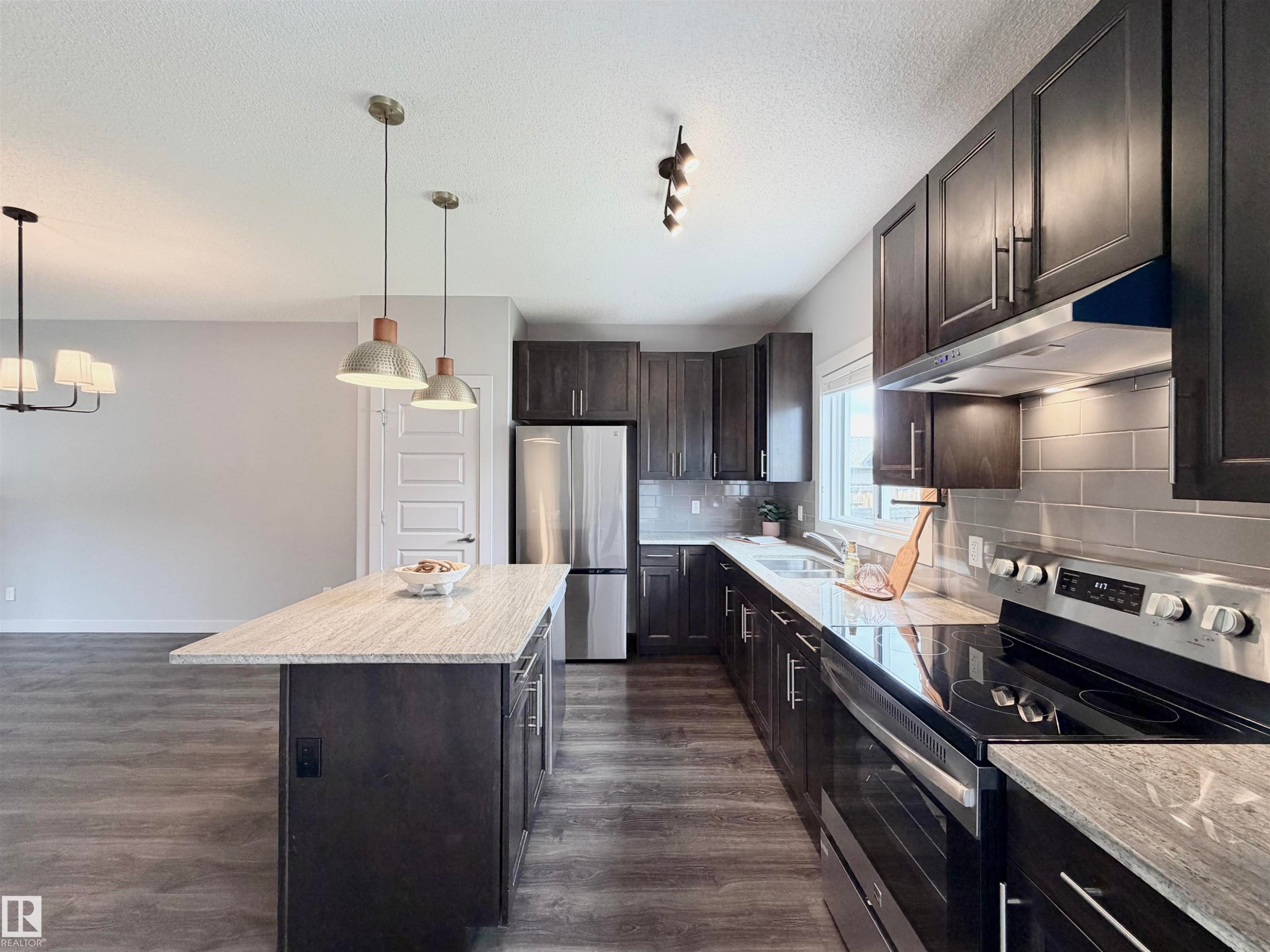 6925 Cardinal Wynd, Edmonton, AB