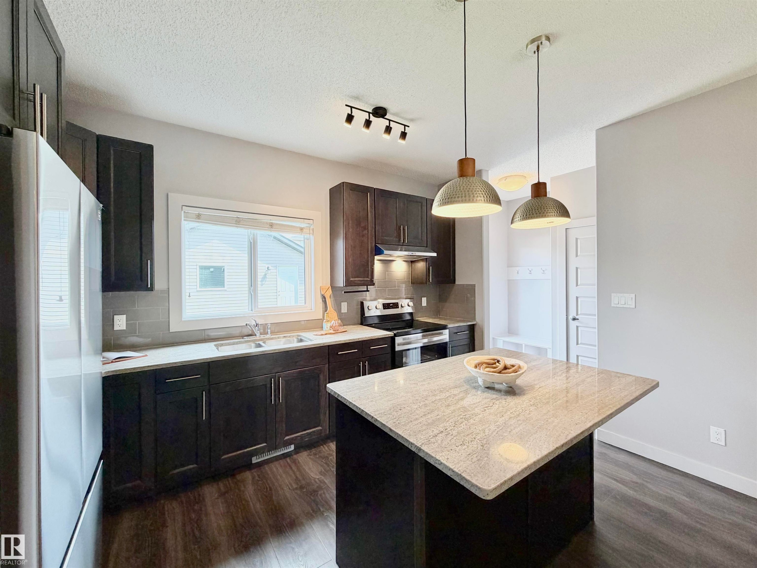 6925 Cardinal Wynd, Edmonton, AB