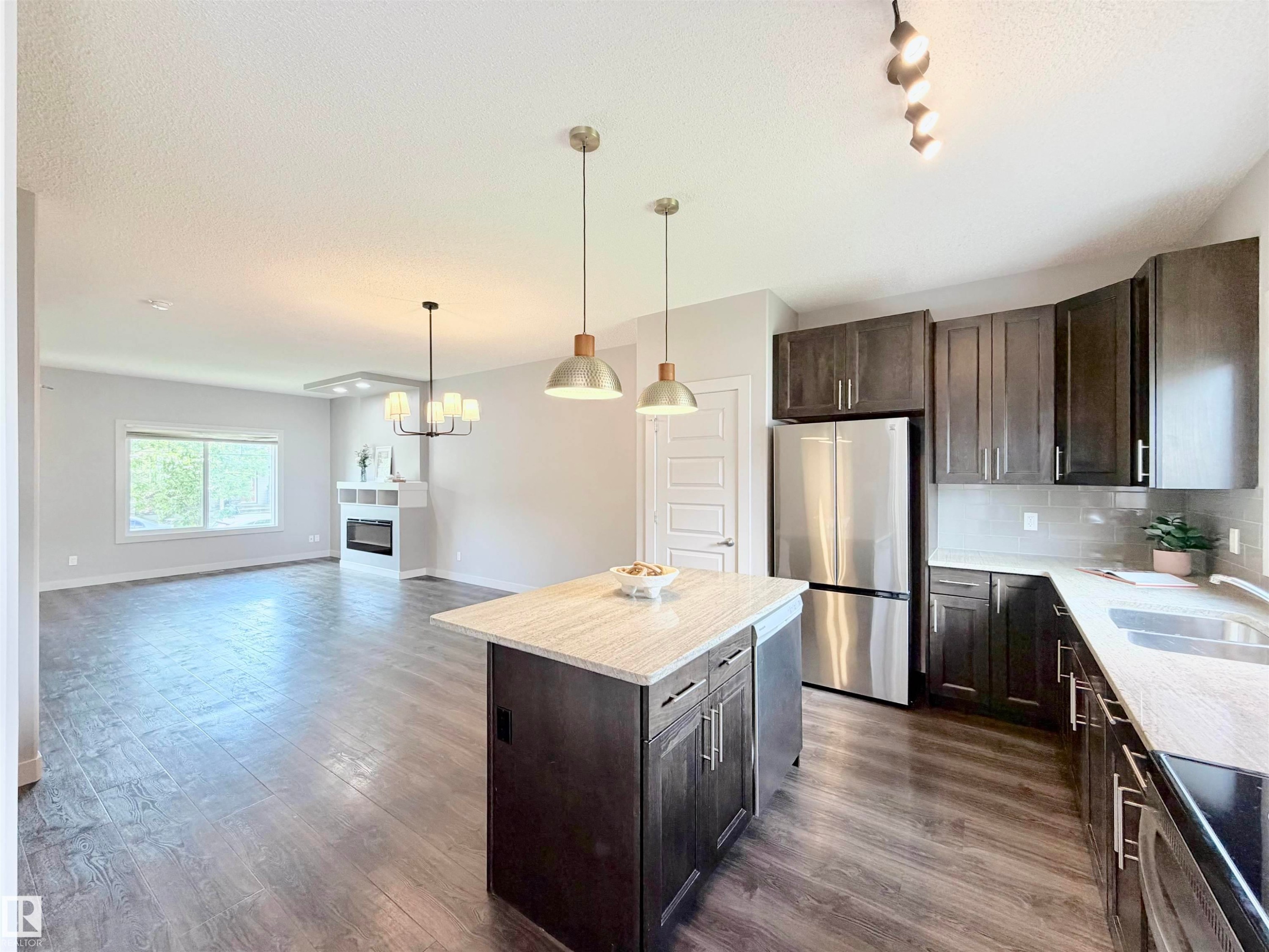6925 Cardinal Wynd, Edmonton, AB