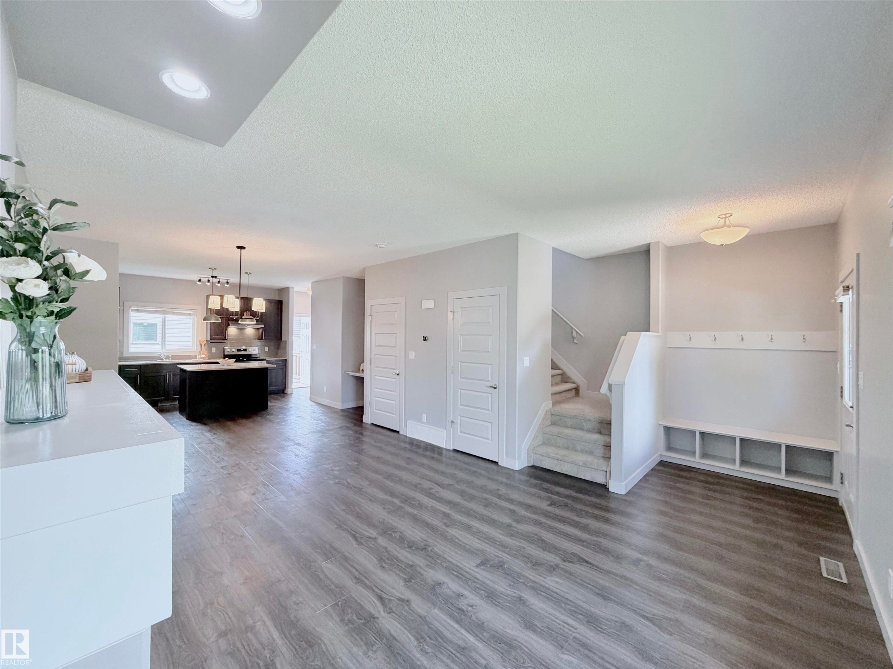 6925 Cardinal Wynd, Edmonton, AB