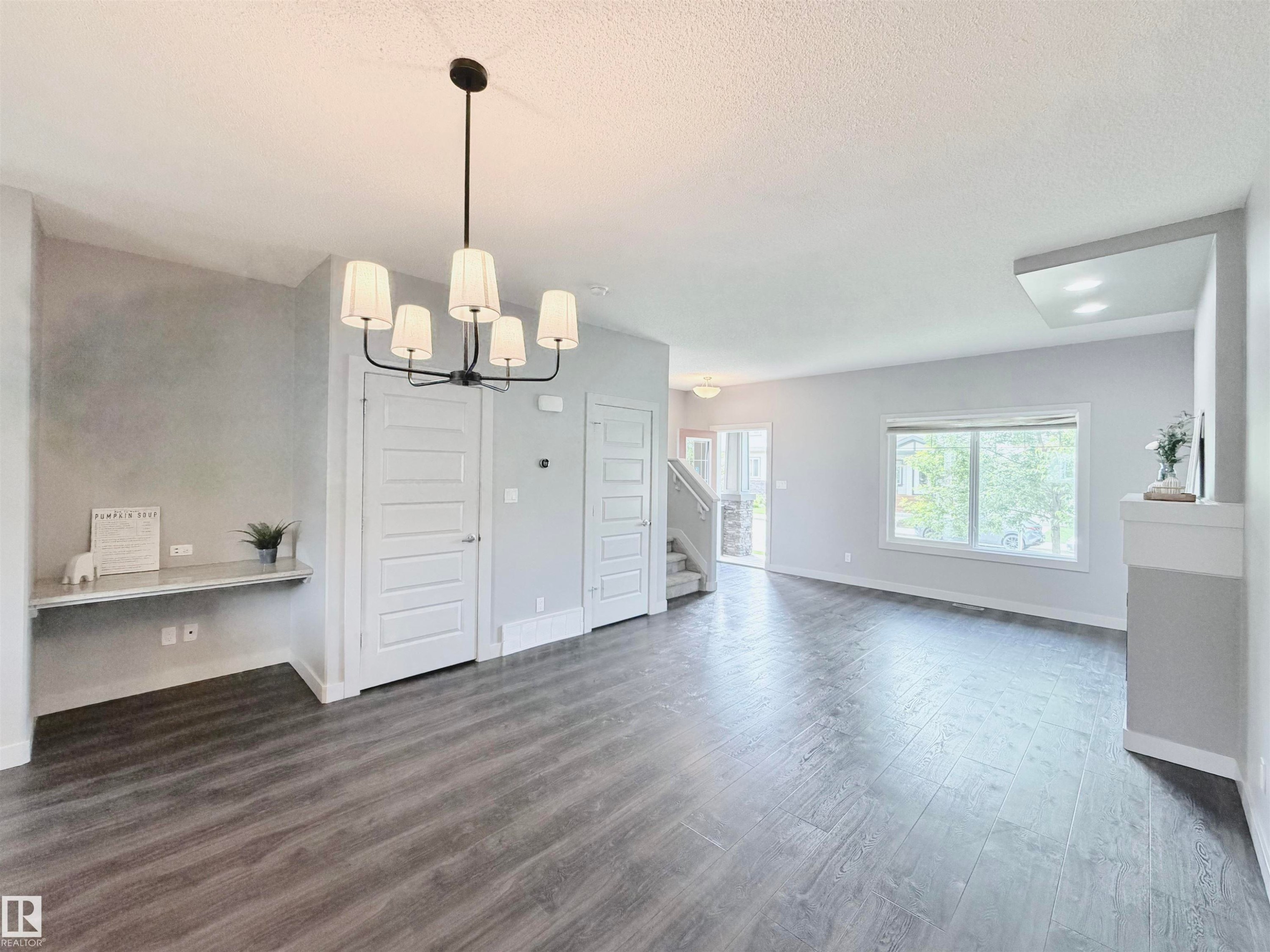 6925 Cardinal Wynd, Edmonton, AB