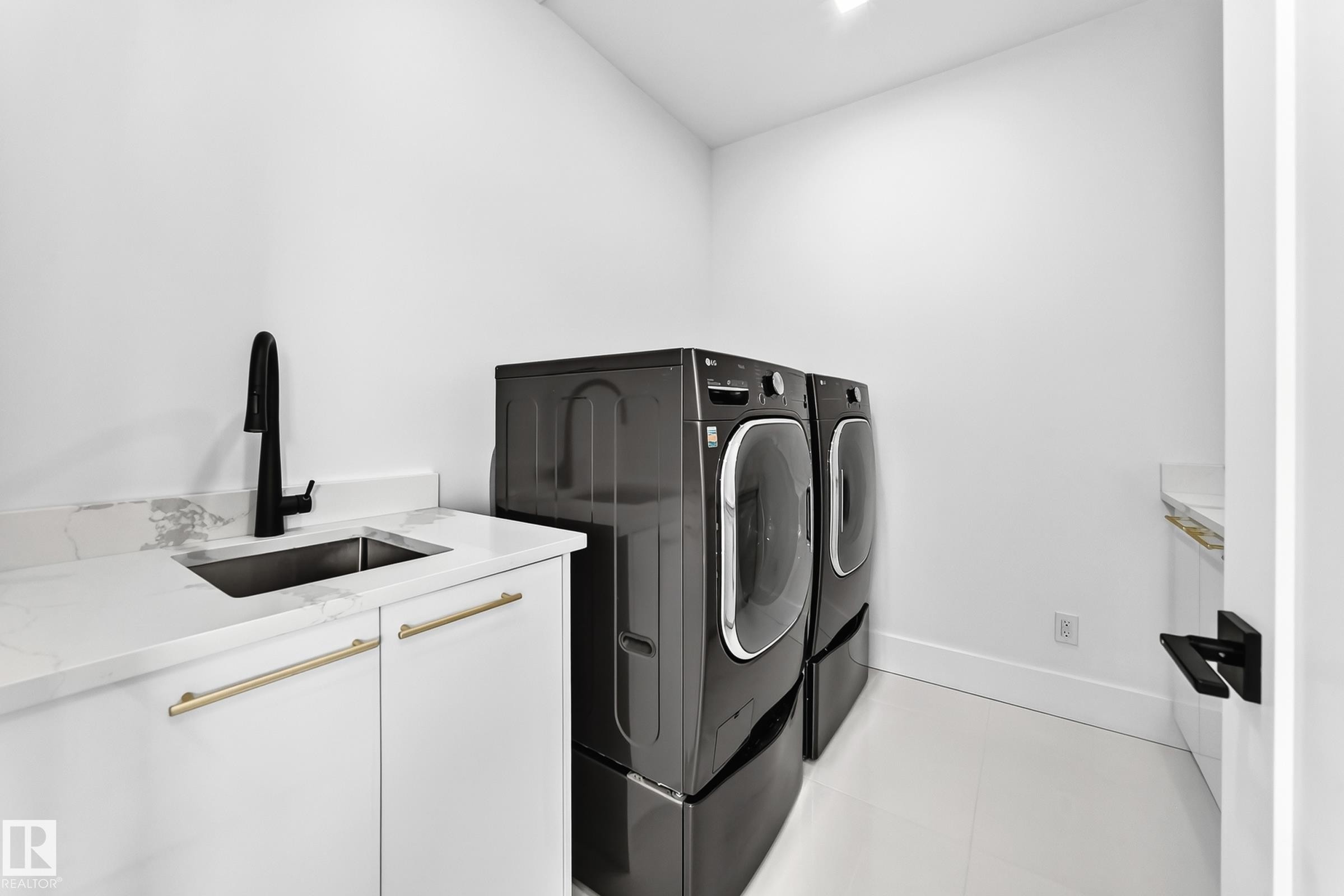 2747 Wheaton Drive, Edmonton, AB