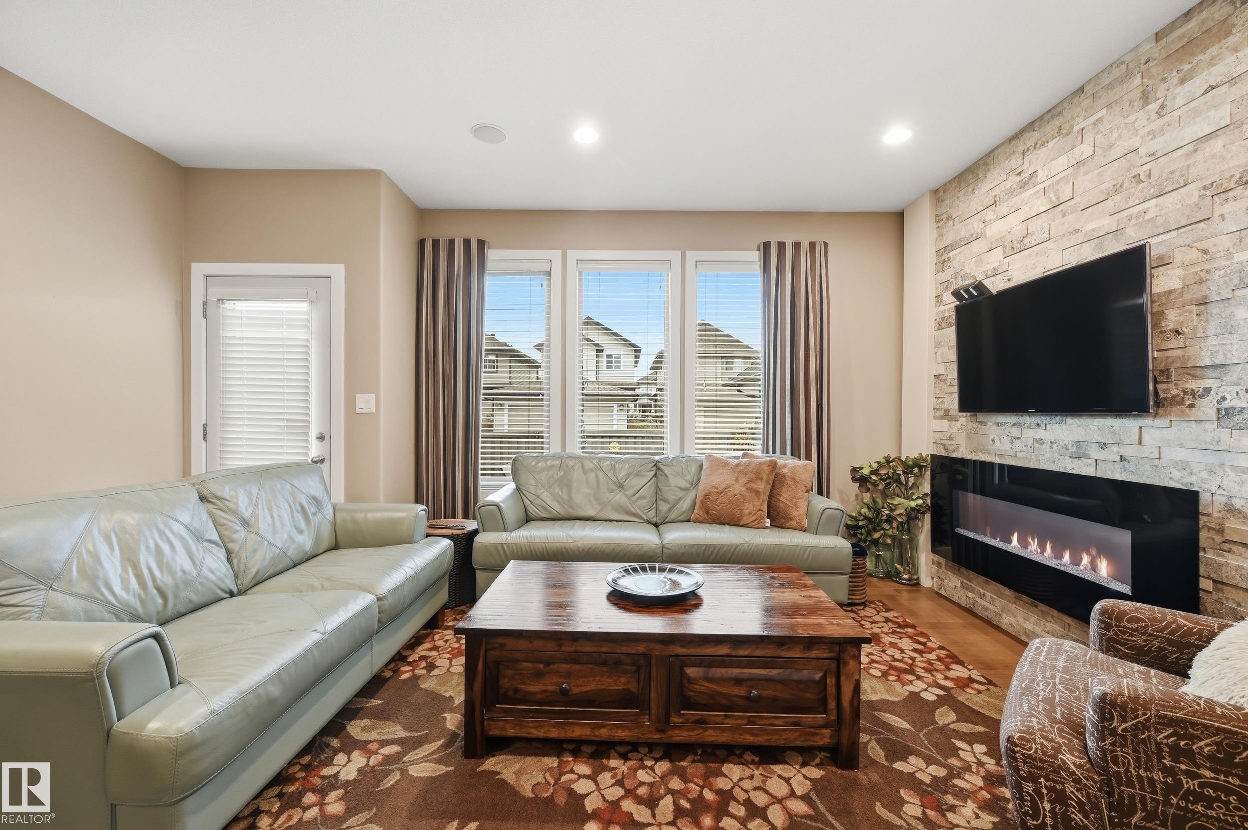 3252 Allan Way, Edmonton, AB - Indoor Photo Showing Living Room With Fireplace