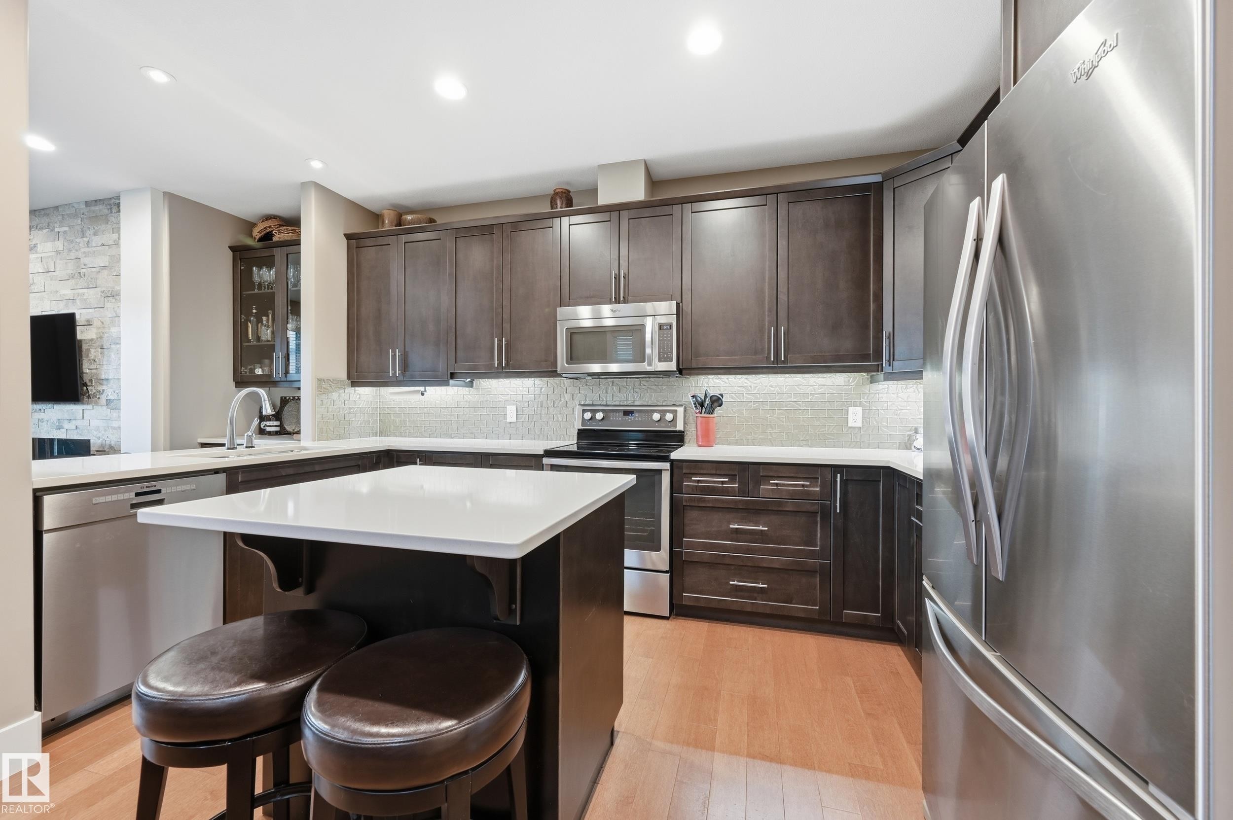 3252 Allan Way, Edmonton, AB - Indoor Photo Showing Kitchen With Upgraded Kitchen