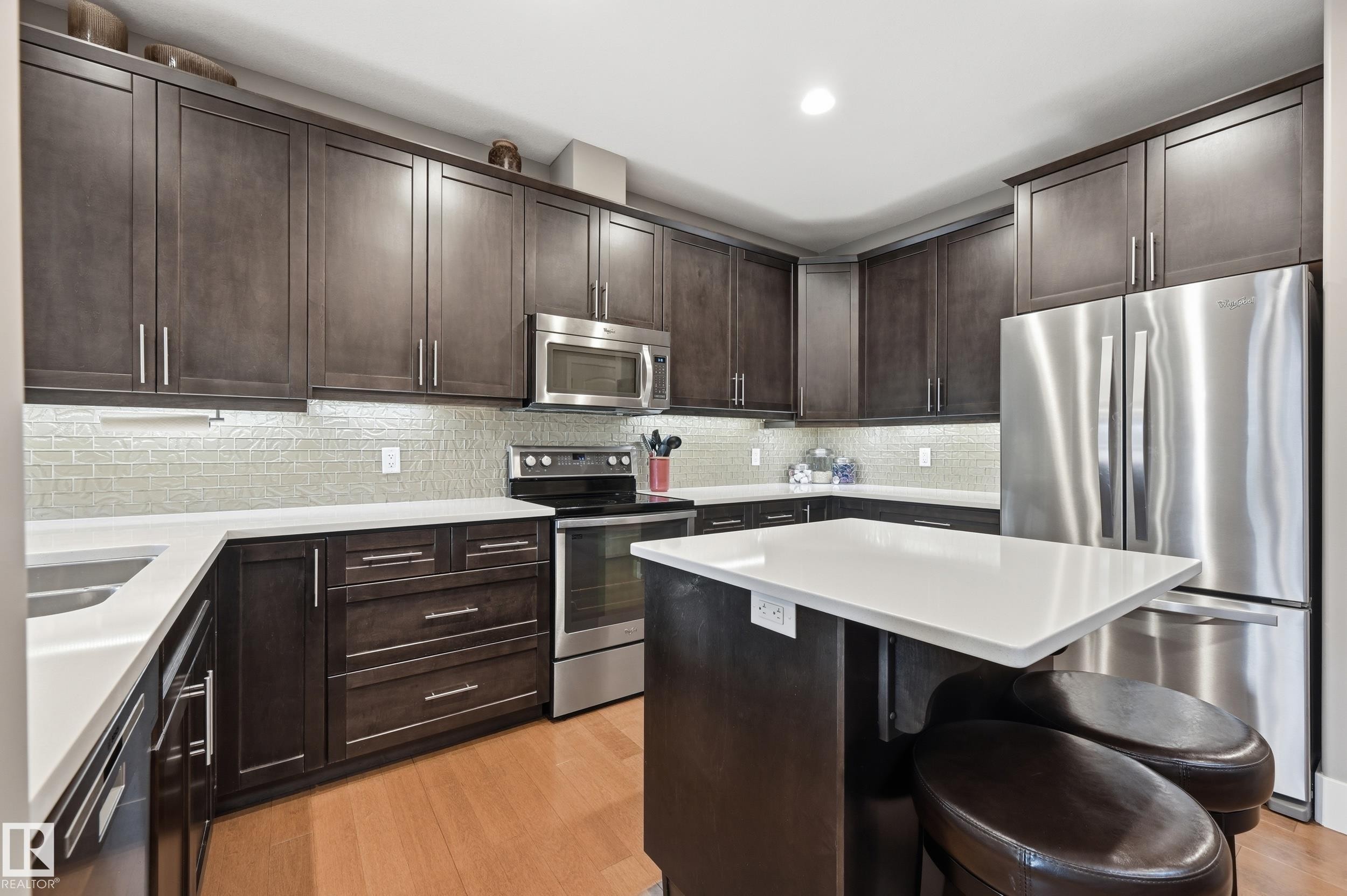 3252 Allan Way, Edmonton, AB - Indoor Photo Showing Kitchen With Double Sink With Upgraded Kitchen