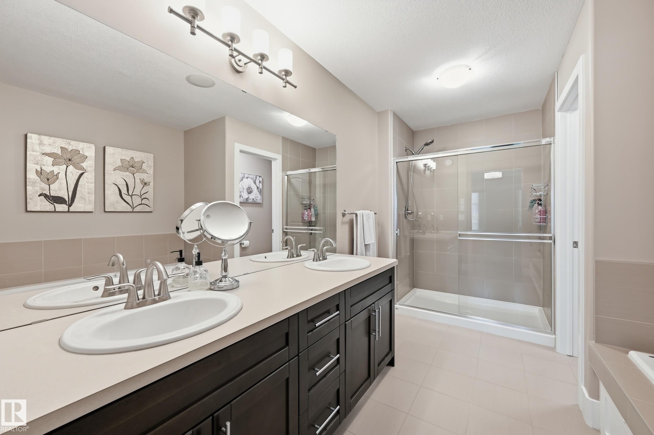 3252 Allan Way, Edmonton, AB - Indoor Photo Showing Bathroom
