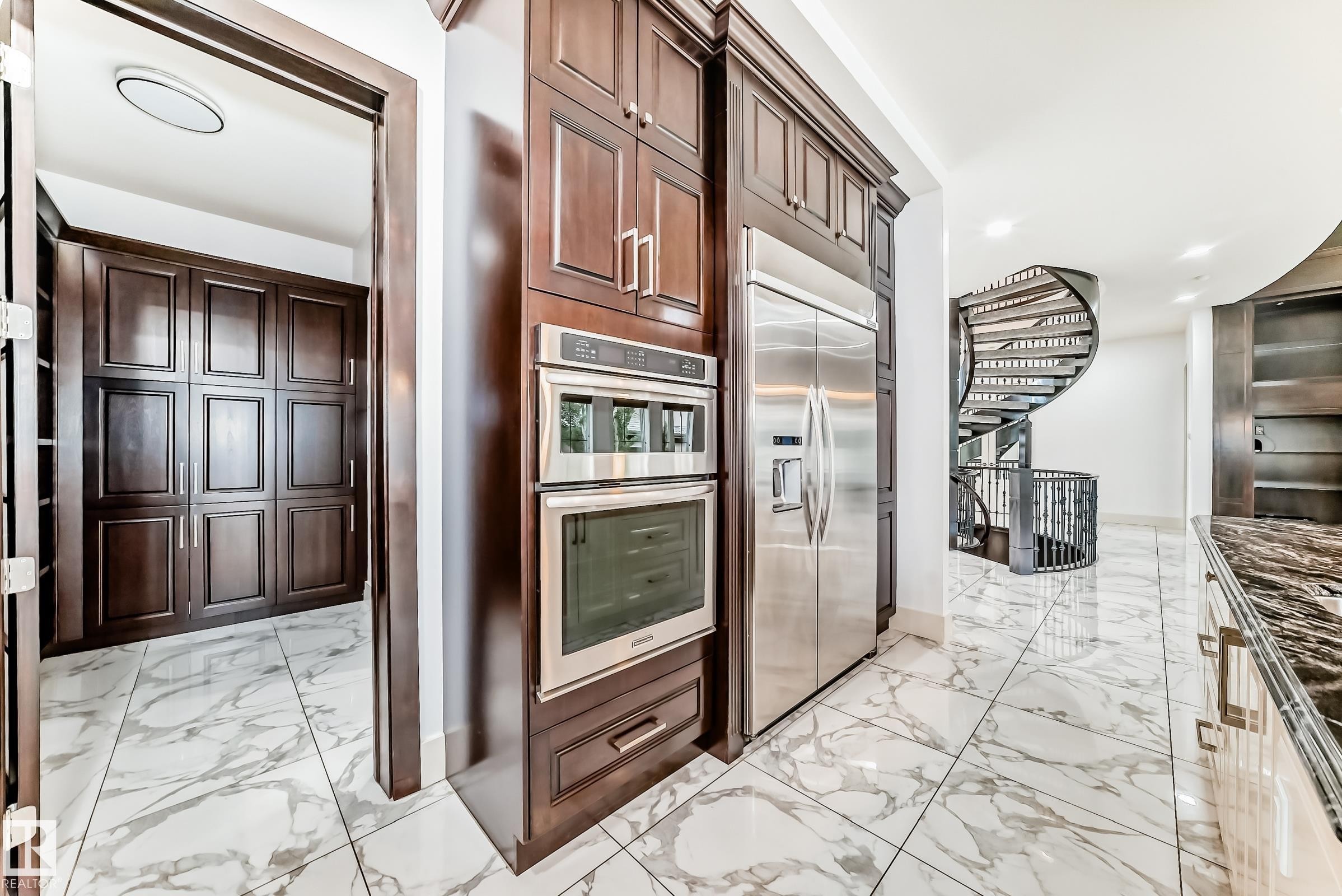 5511 Mcluhan Bluff Bluff, Edmonton, AB