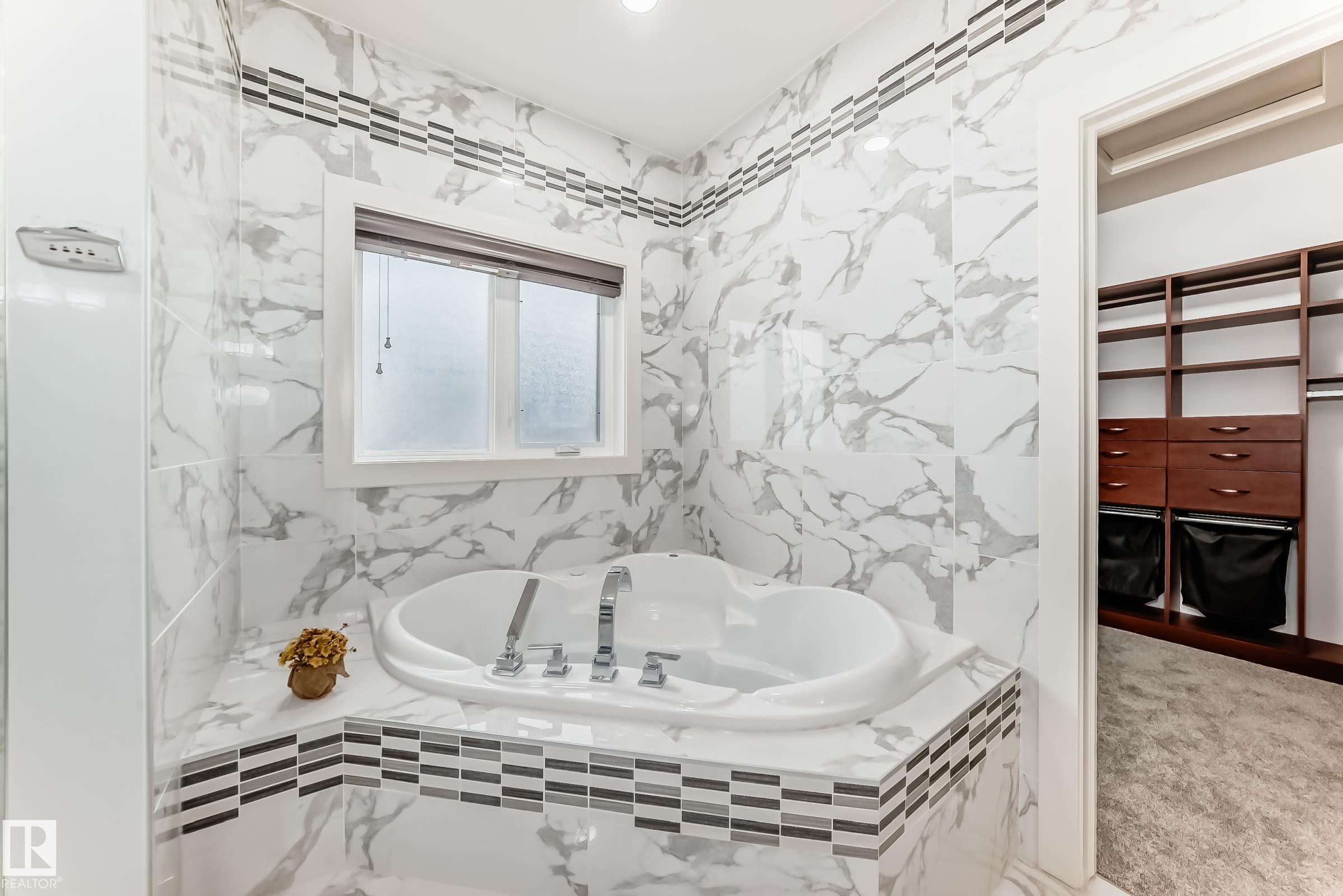 5511 Mcluhan Bluff Bluff, Edmonton, AB