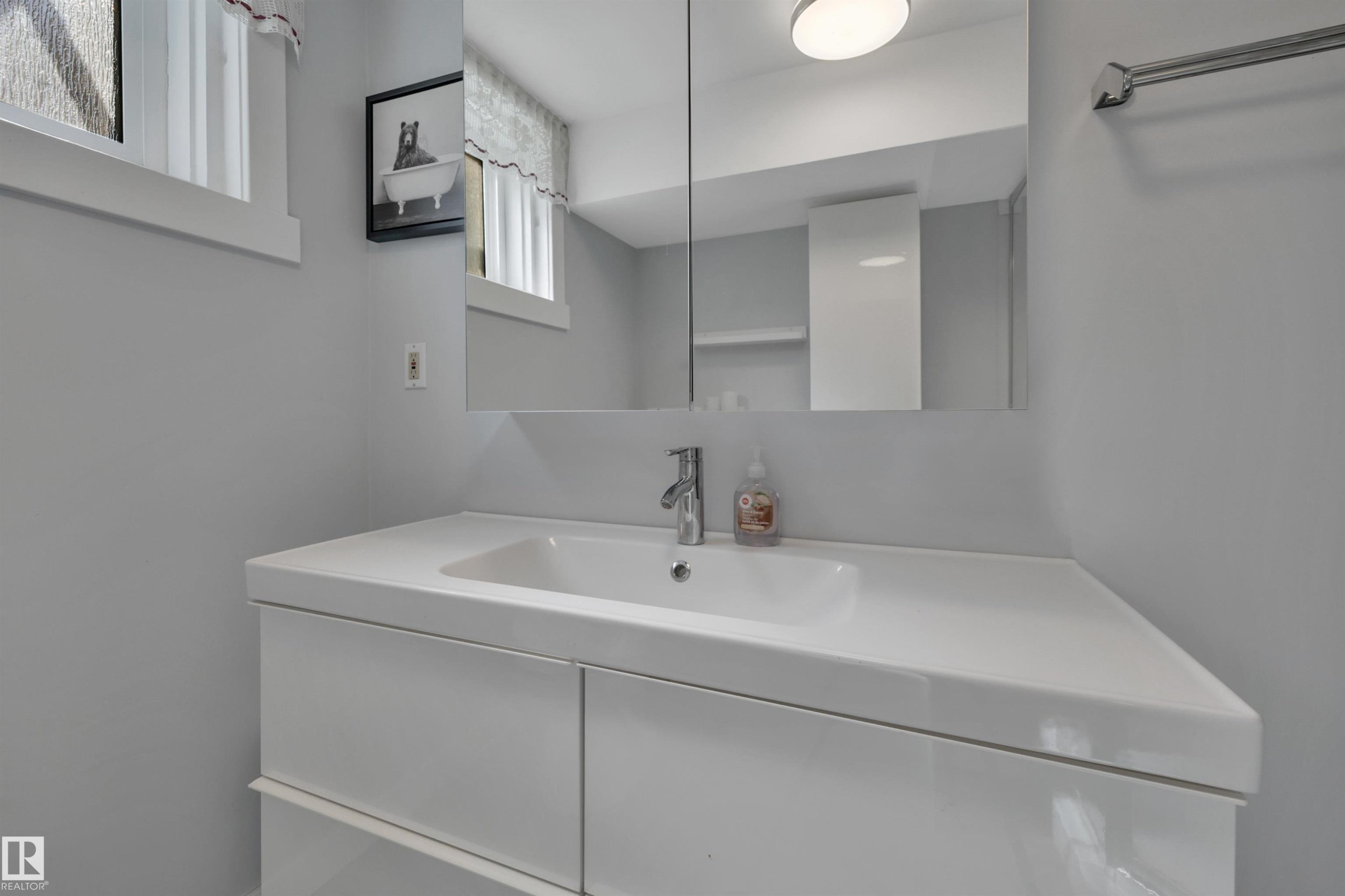 Bathroom - 9835 74 Street, Edmonton, AB