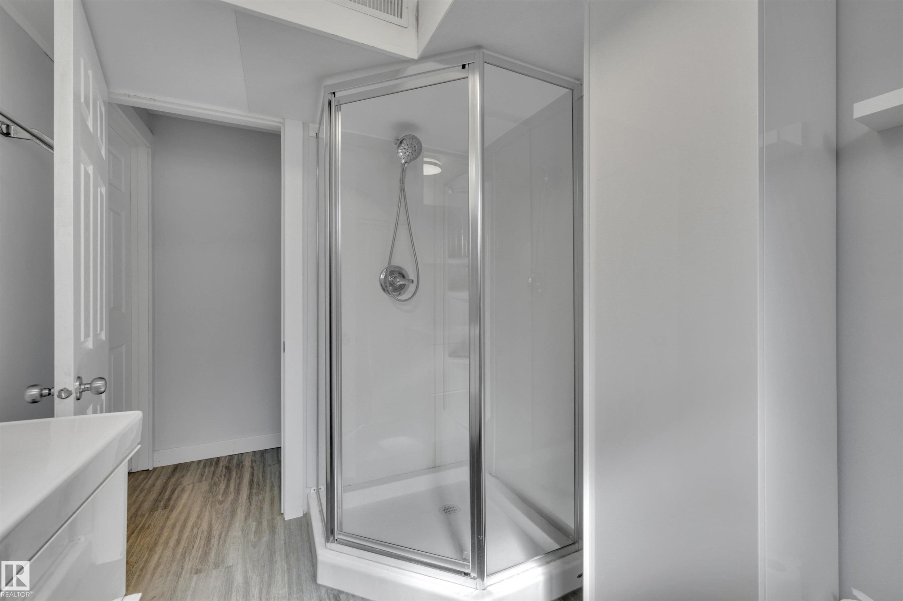 Bathroom - 9835 74 Street, Edmonton, AB