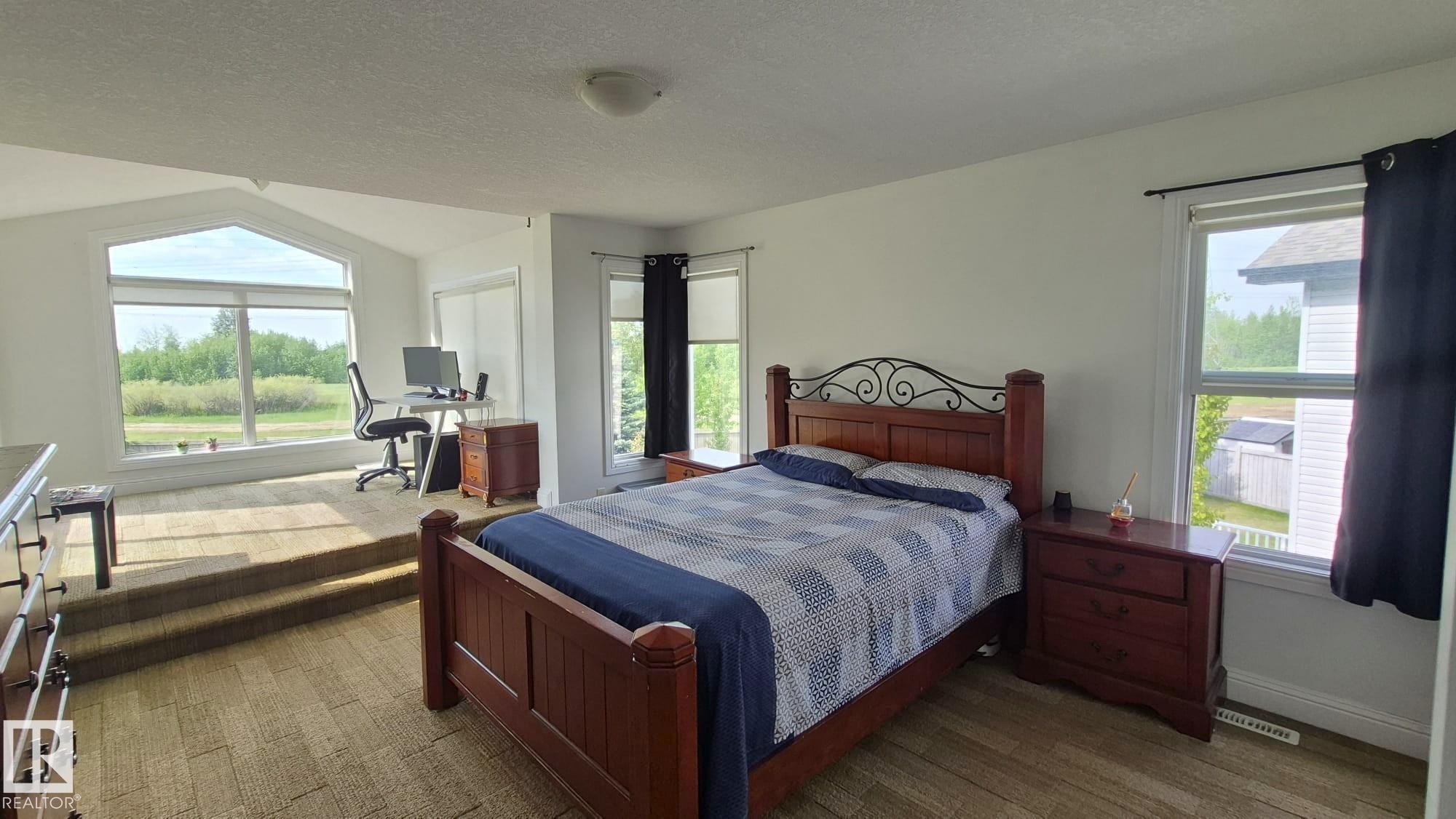 5440 1A Avenue, Edmonton, AB - Indoor Photo Showing Bedroom