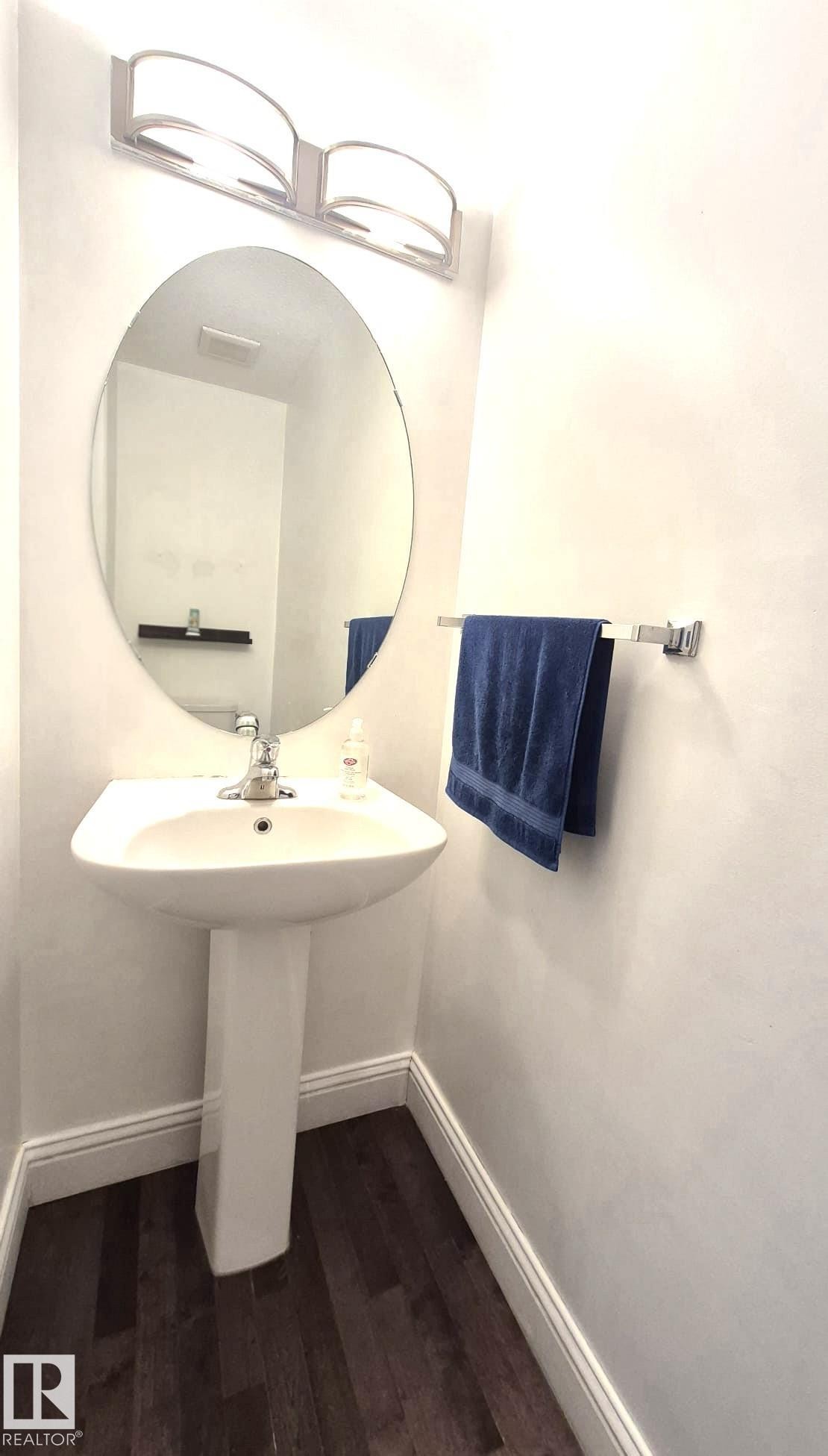 5440 1A Avenue, Edmonton, AB - Indoor Photo Showing Bathroom