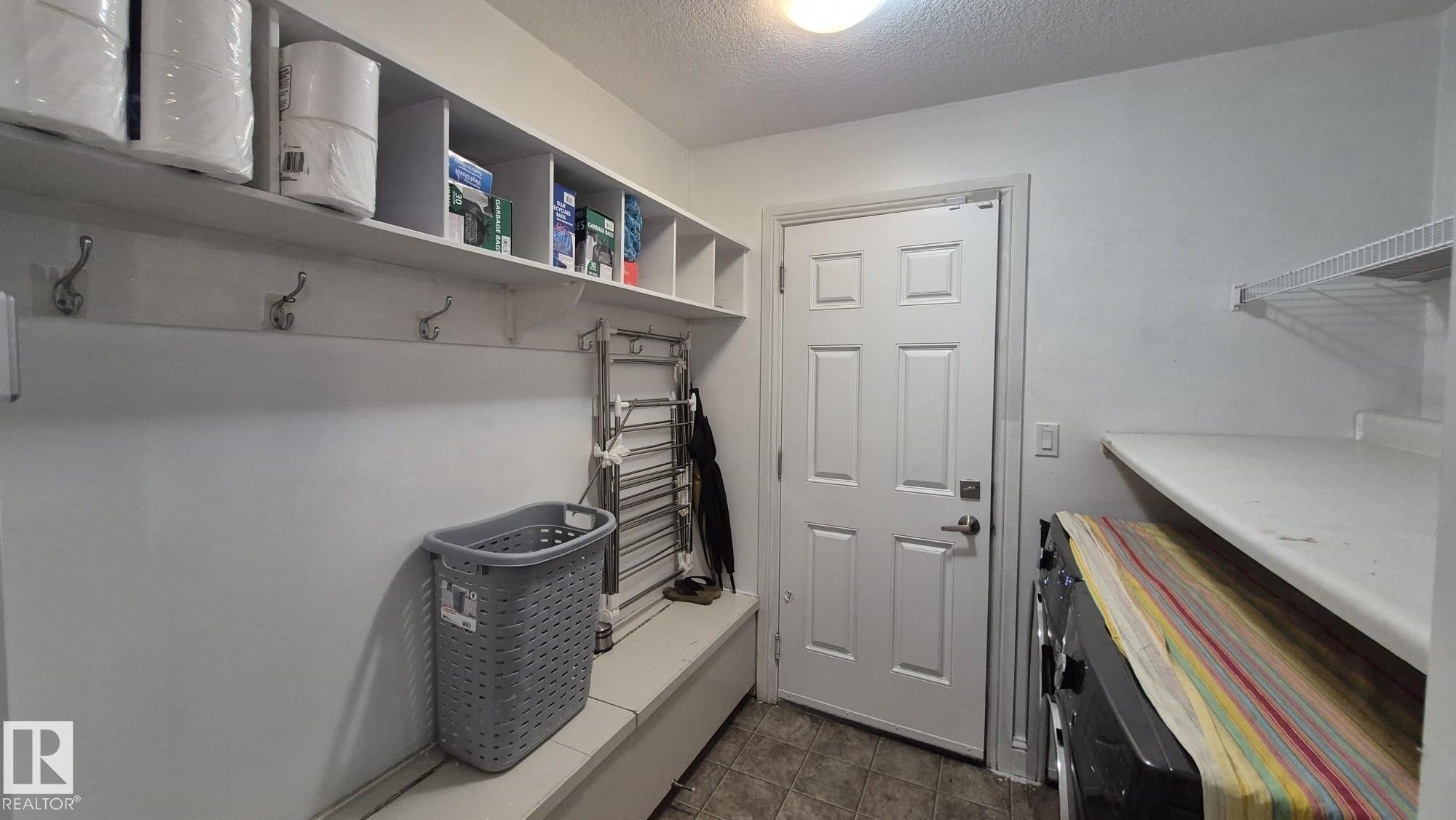 5440 1A Avenue, Edmonton, AB - Indoor With Storage