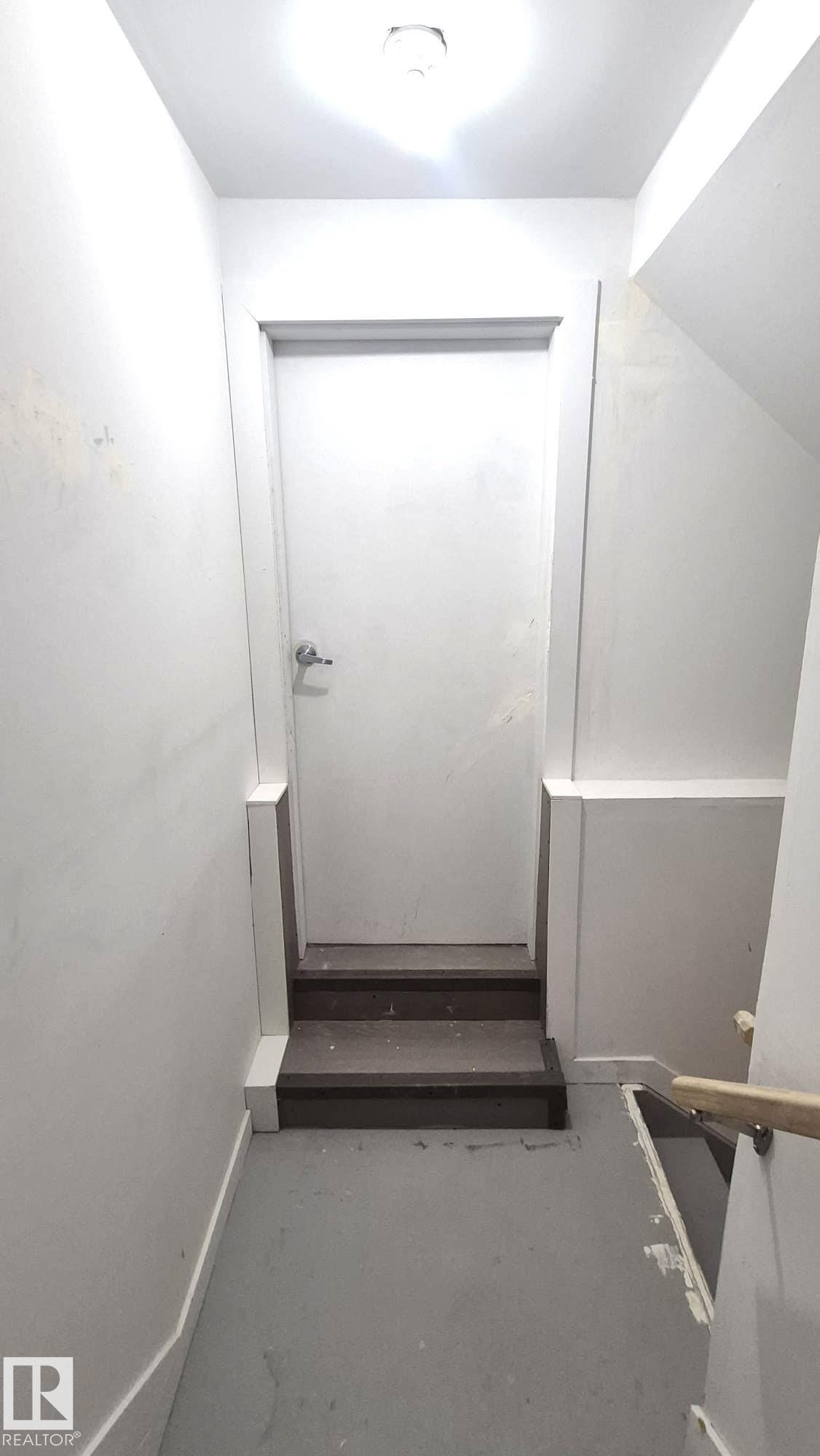 5440 1A Avenue, Edmonton, AB - Indoor Photo Showing Other Room