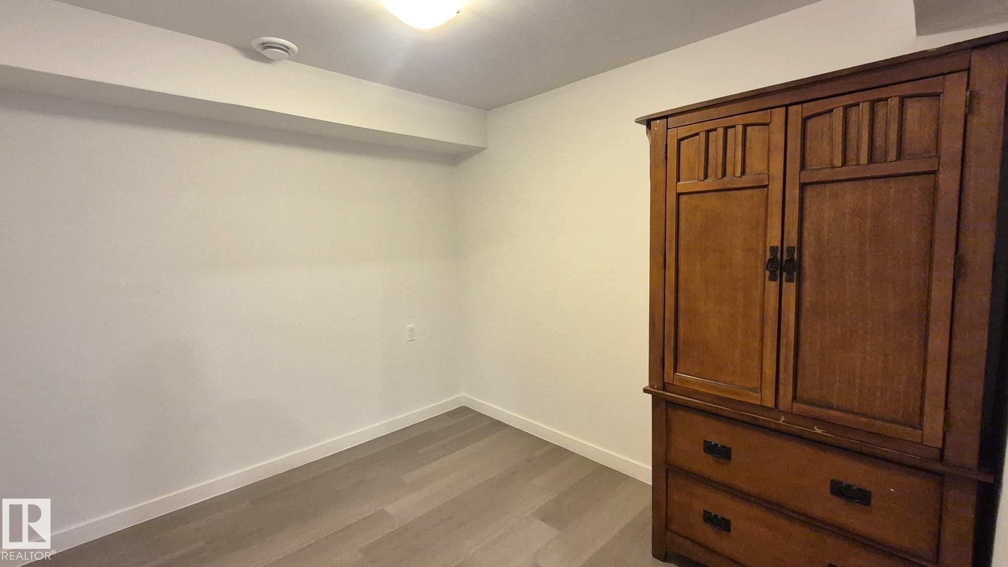 5440 1A Avenue, Edmonton, AB - Indoor Photo Showing Other Room