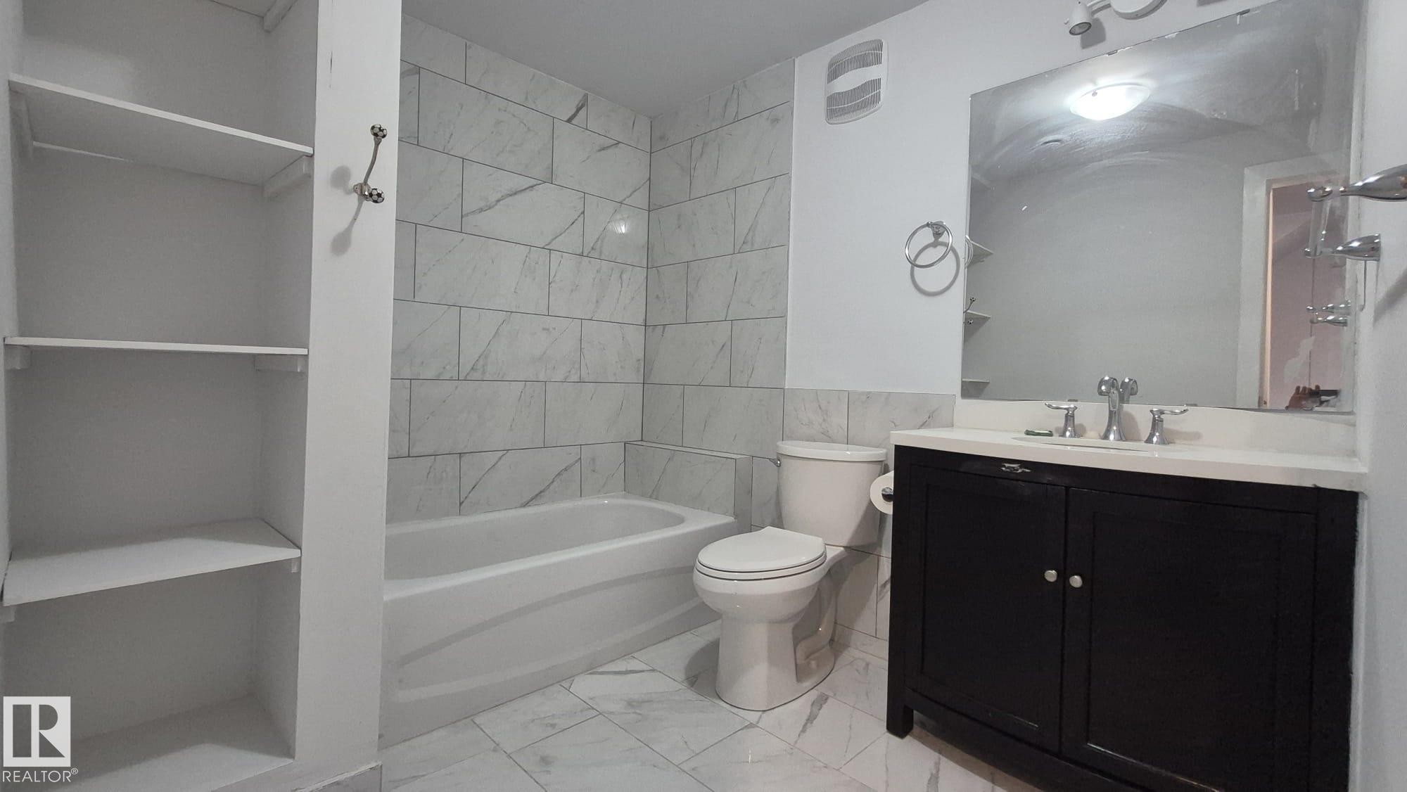 5440 1A Avenue, Edmonton, AB - Indoor Photo Showing Bathroom
