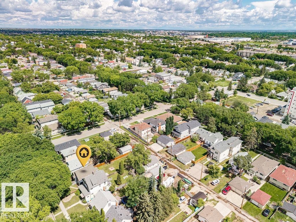 Residential neighborhood featuring mature trees and a mix of single-family homes and multi-story buildings - 11241 88 Street, Edmonton, AB