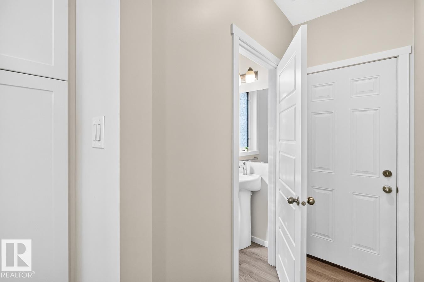 Light-toned walls with contrasting white trim - 1022 Hearthstone Boulevard, Sherwood Park, AB