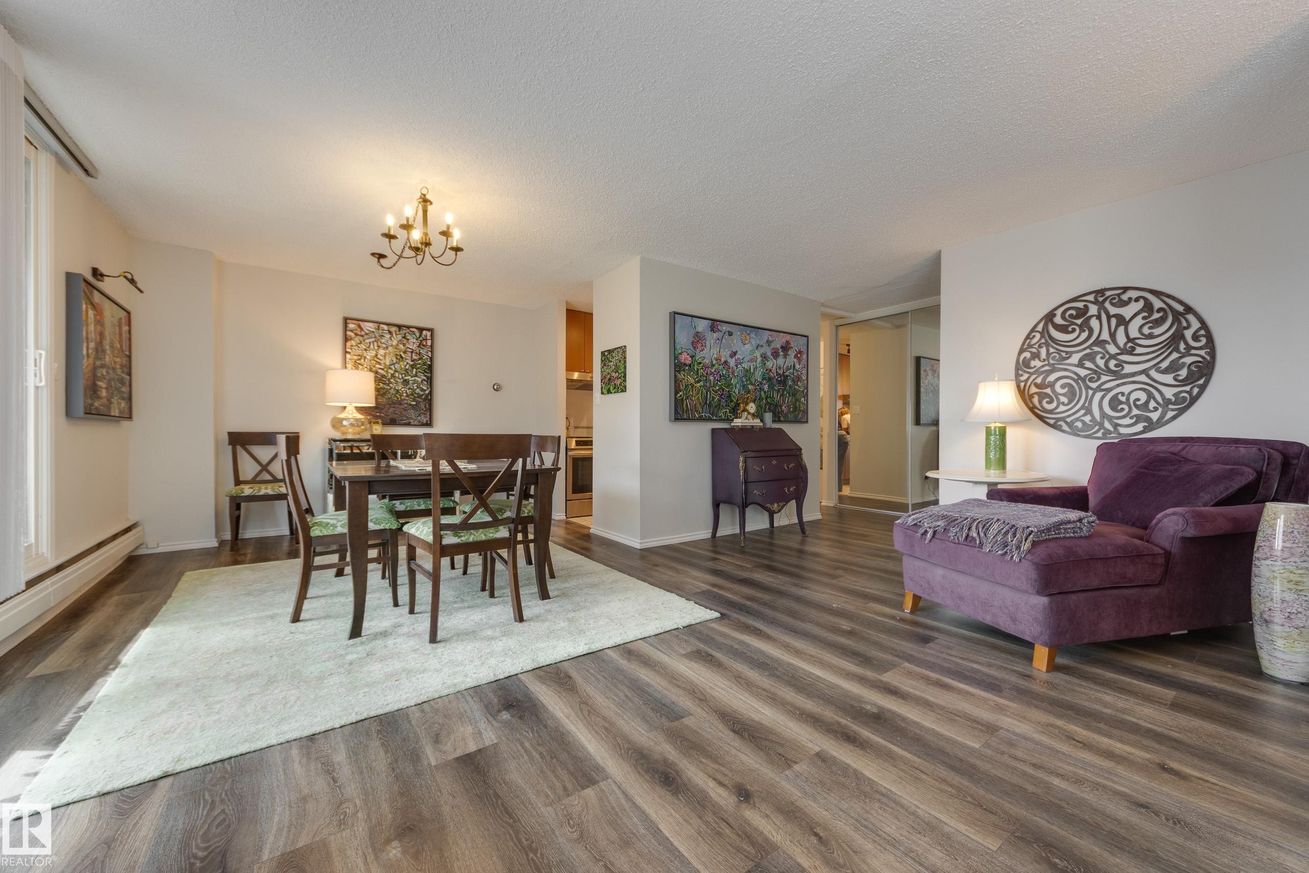 #1001 9909 110 St Nw, Edmonton, AB - Indoor