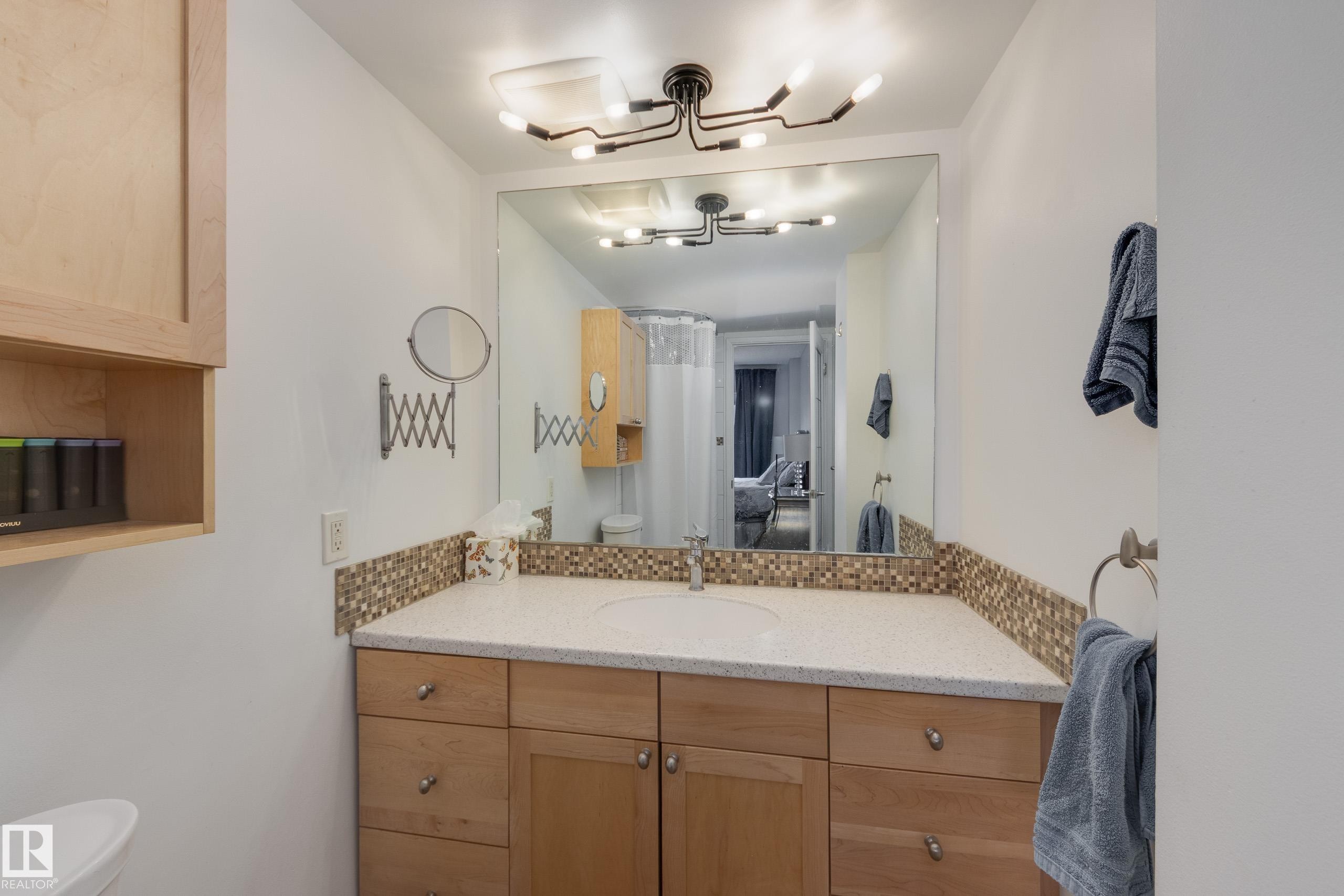 #1001 9909 110 St Nw, Edmonton, AB - Indoor Photo Showing Bathroom