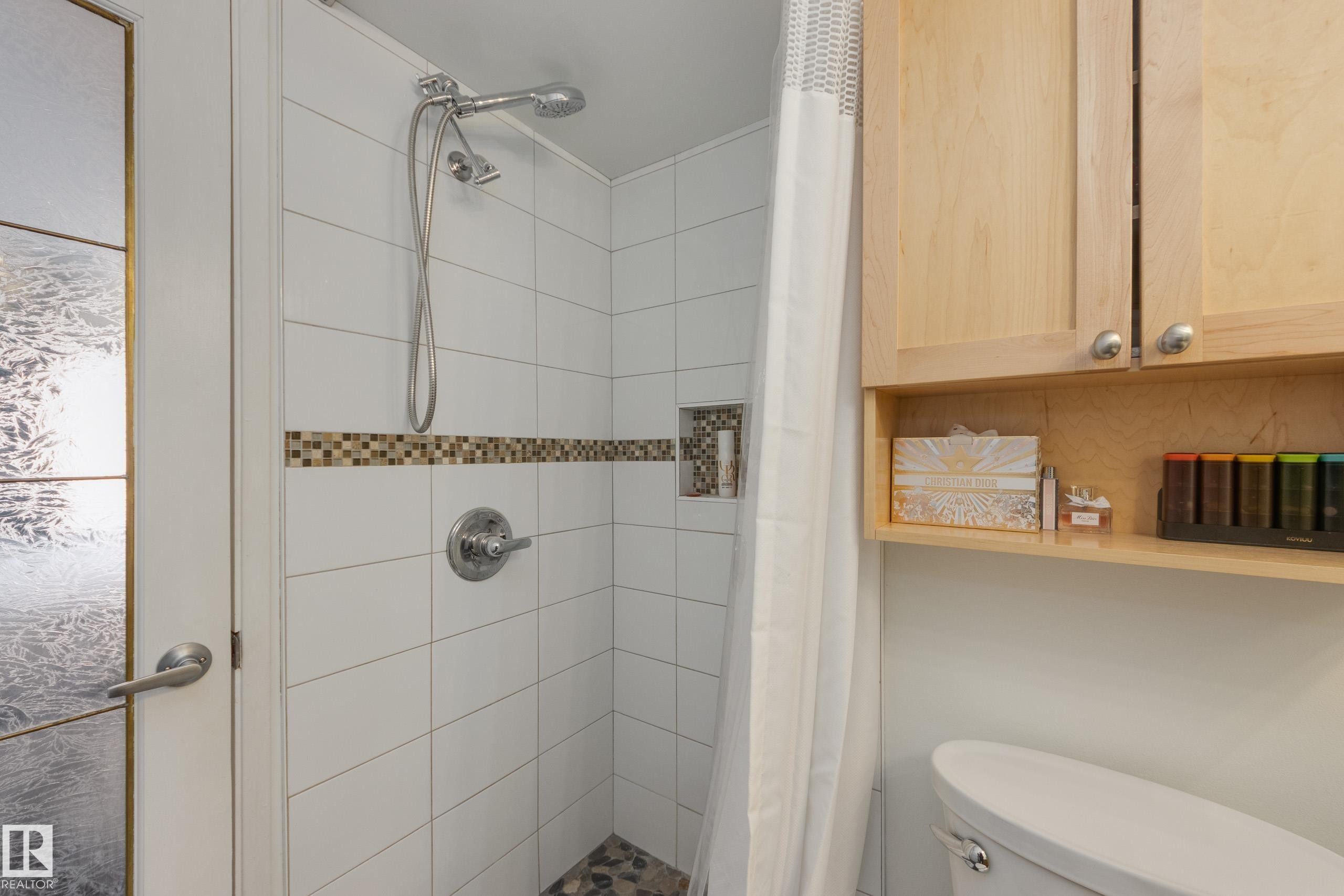 #1001 9909 110 St Nw, Edmonton, AB - Indoor Photo Showing Bathroom