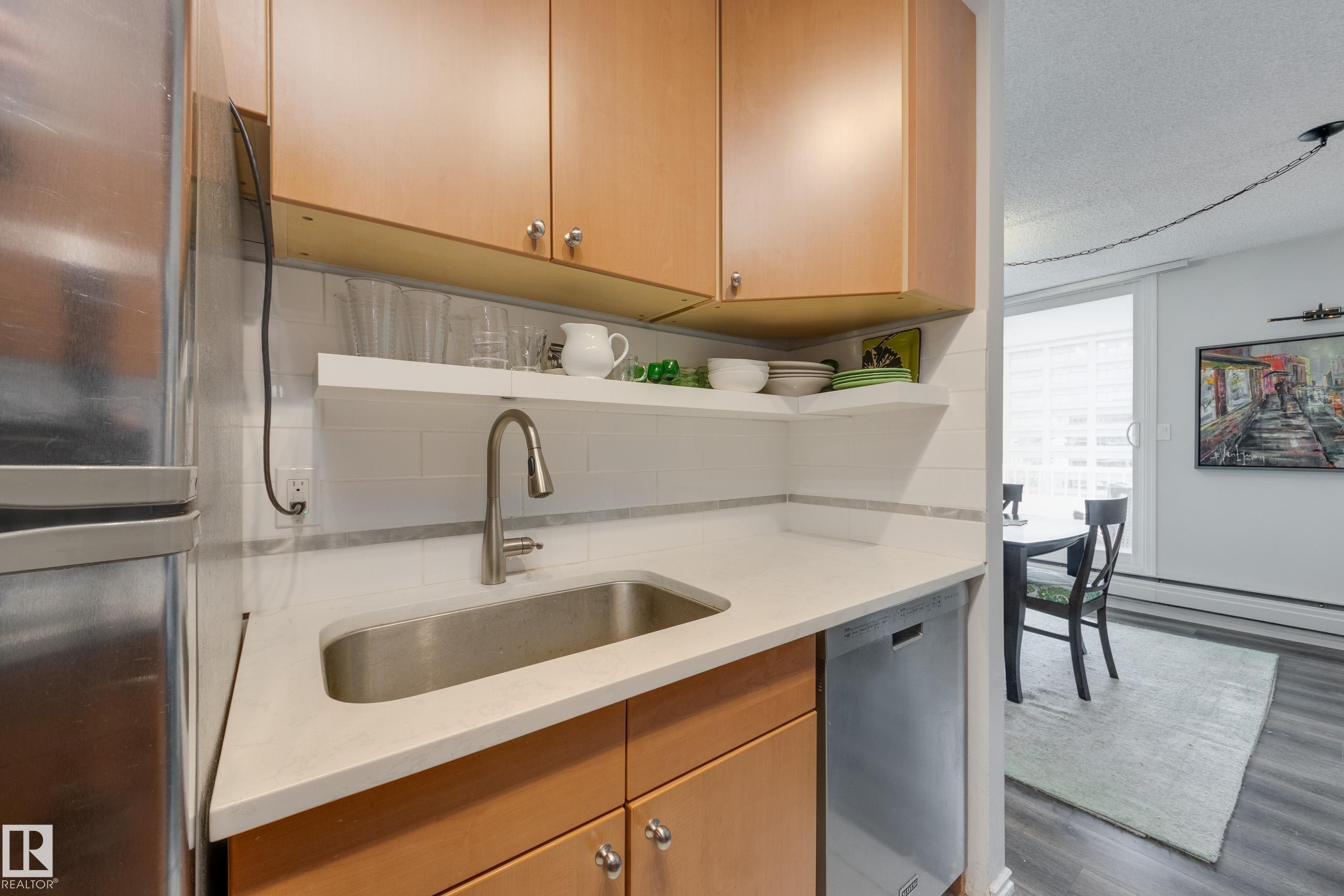 #1001 9909 110 St Nw, Edmonton, AB - Indoor Photo Showing Kitchen