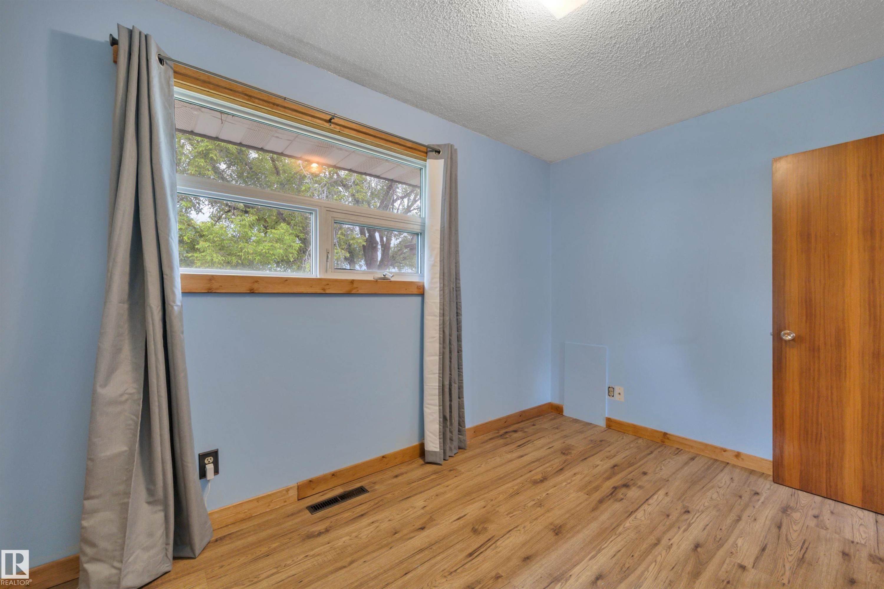13327 73 Street, Edmonton, AB