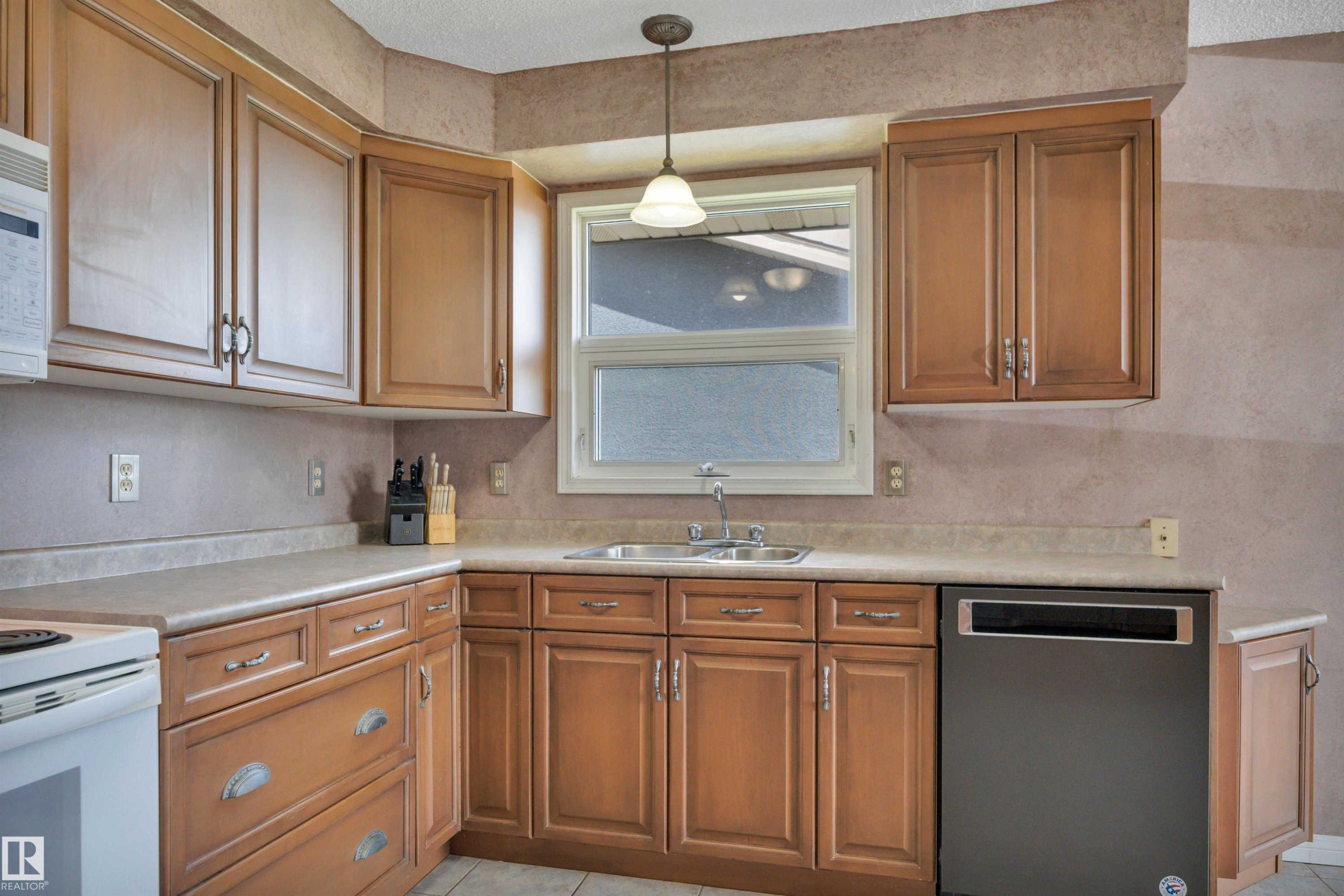 13327 73 Street, Edmonton, AB