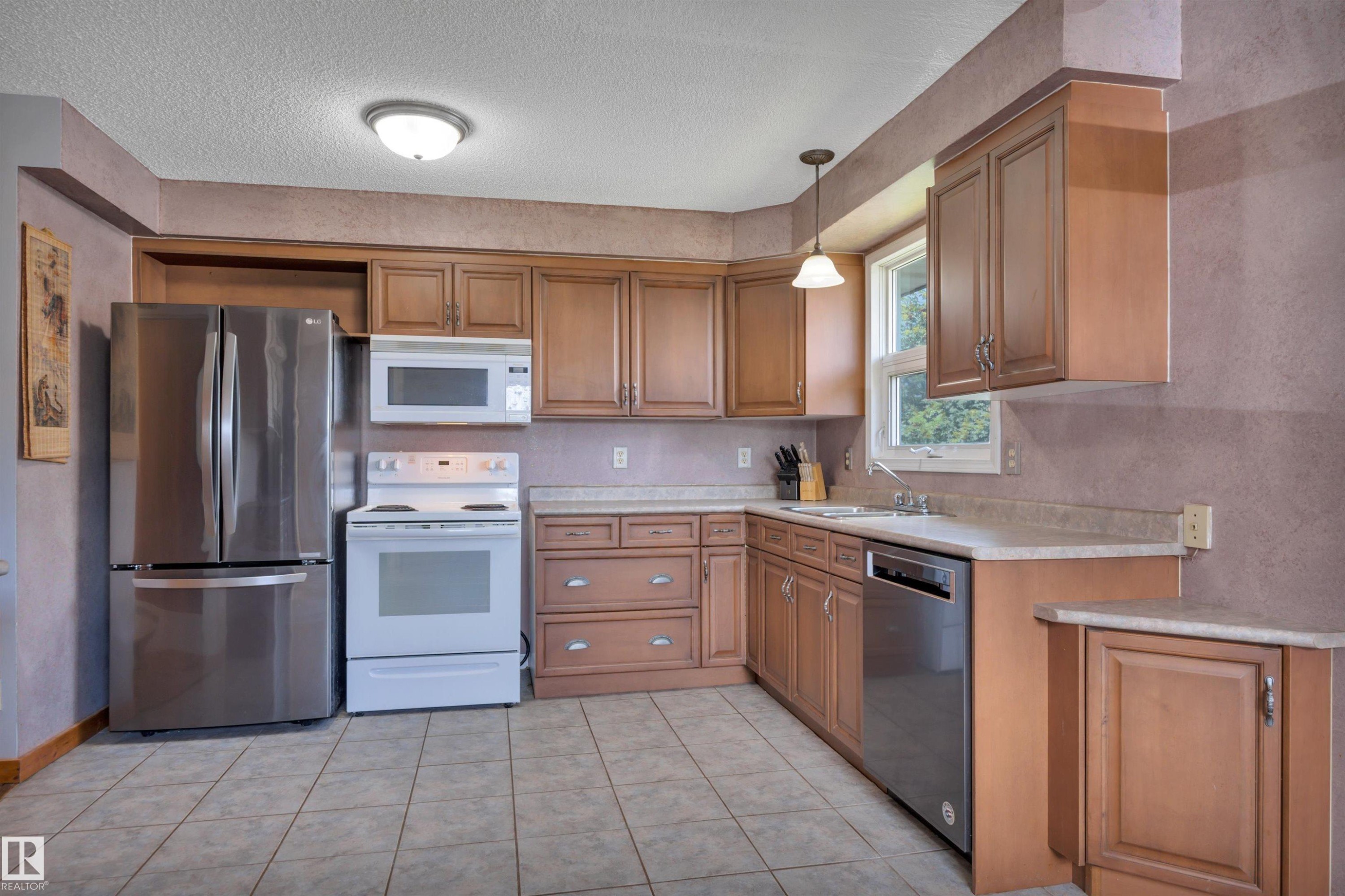 13327 73 Street, Edmonton, AB