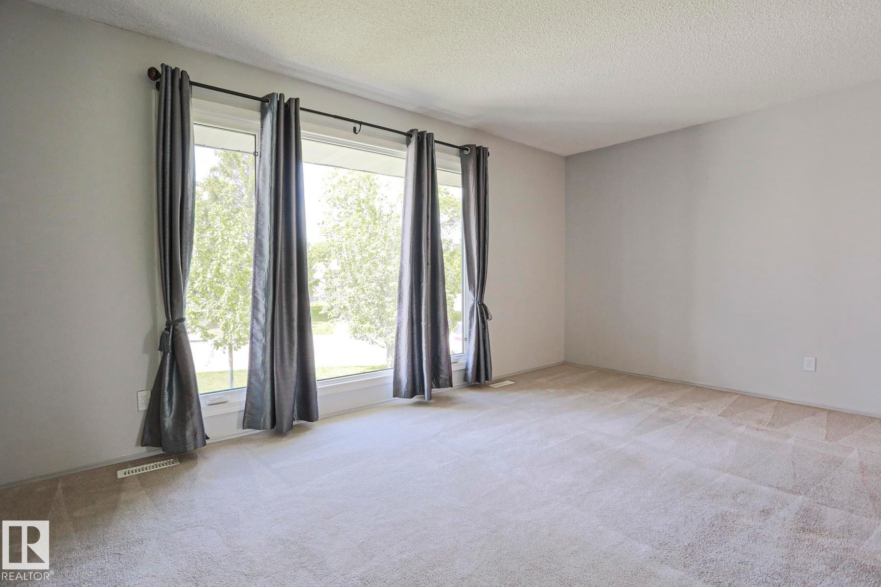 4 Goebel Close, Spruce Grove, AB