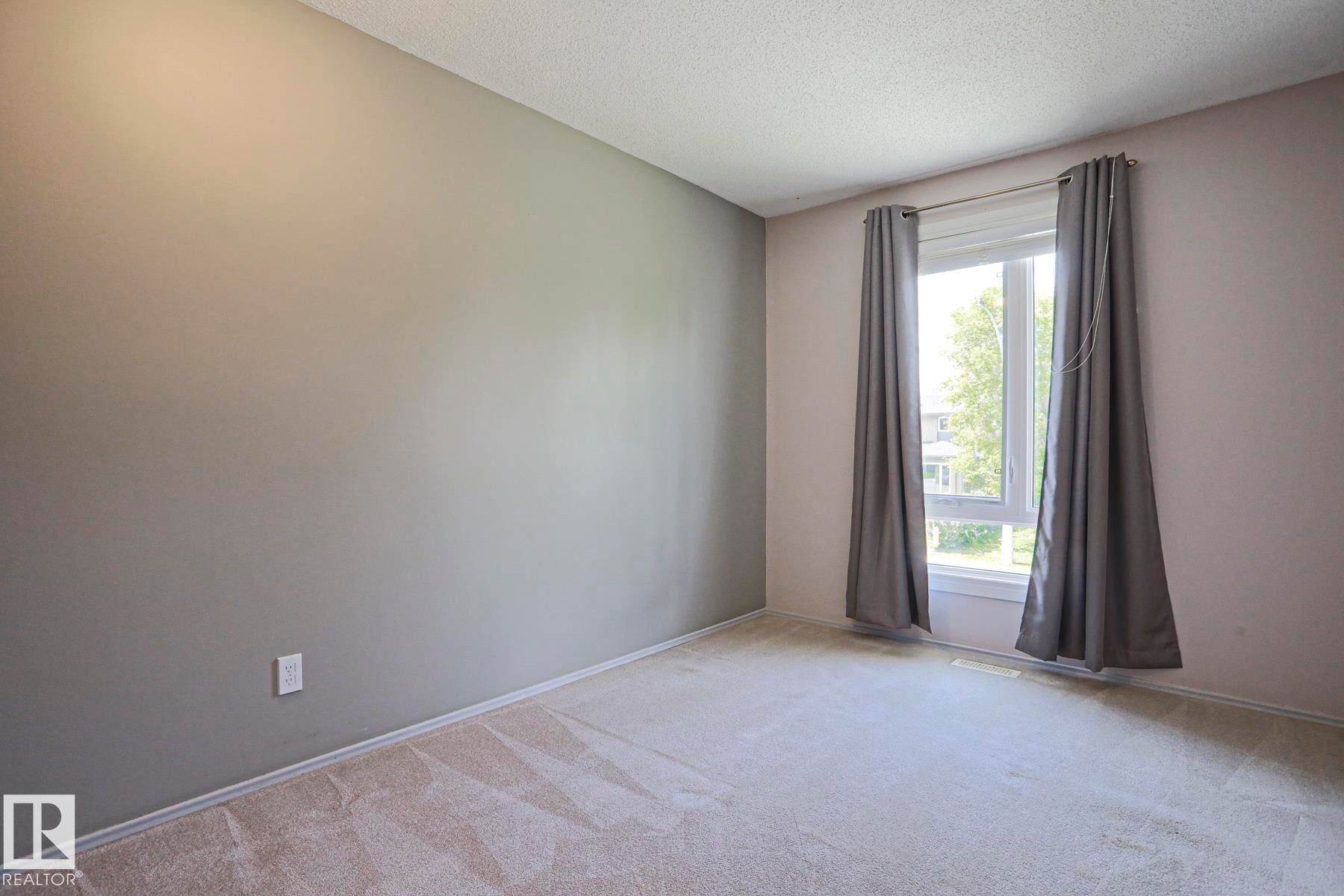 4 Goebel Close, Spruce Grove, AB