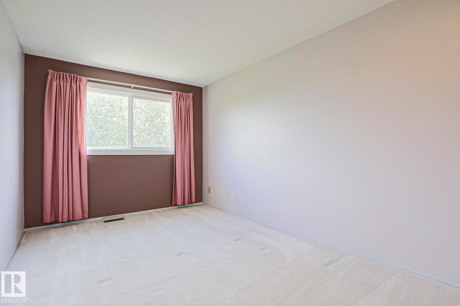 4 Goebel Close, Spruce Grove, AB