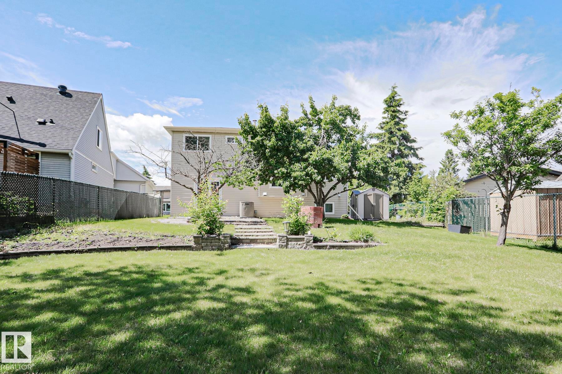 4 Goebel Close, Spruce Grove, AB