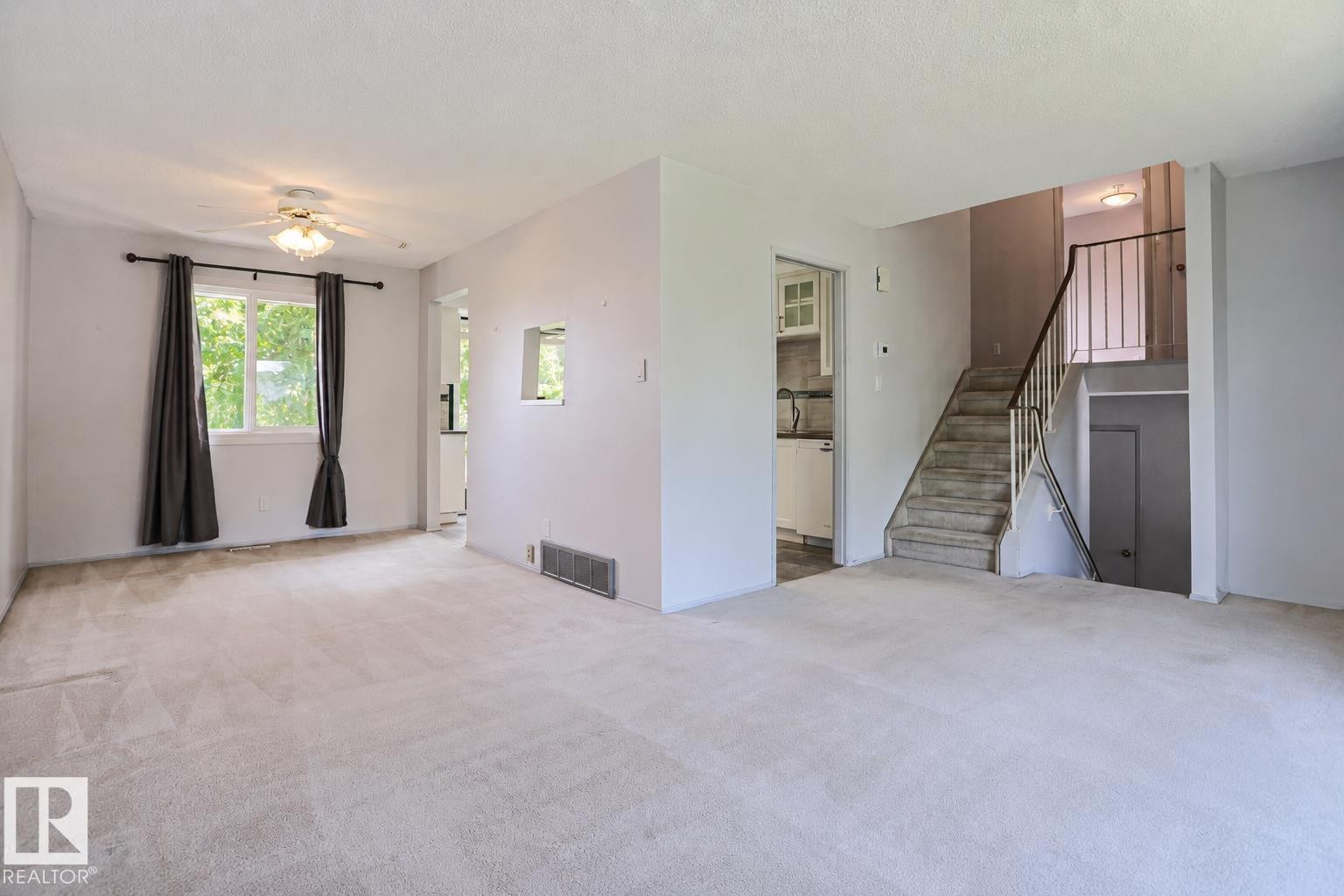 4 Goebel Close, Spruce Grove, AB