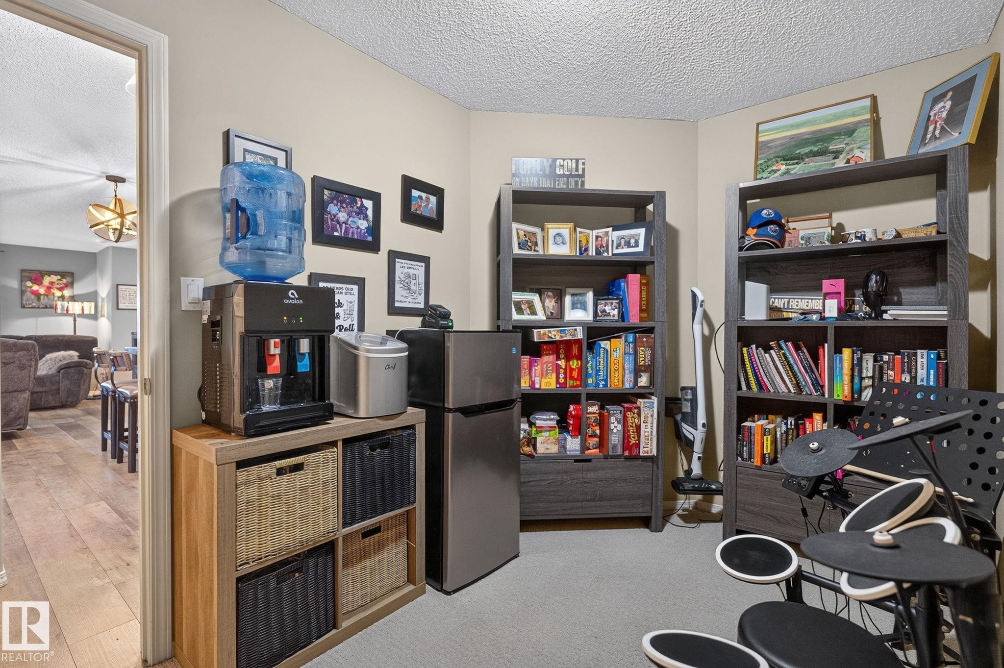 Carpeted room with neutral wall tones and textured ceiling - 122 279 Suder Greens Drive, Edmonton, AB