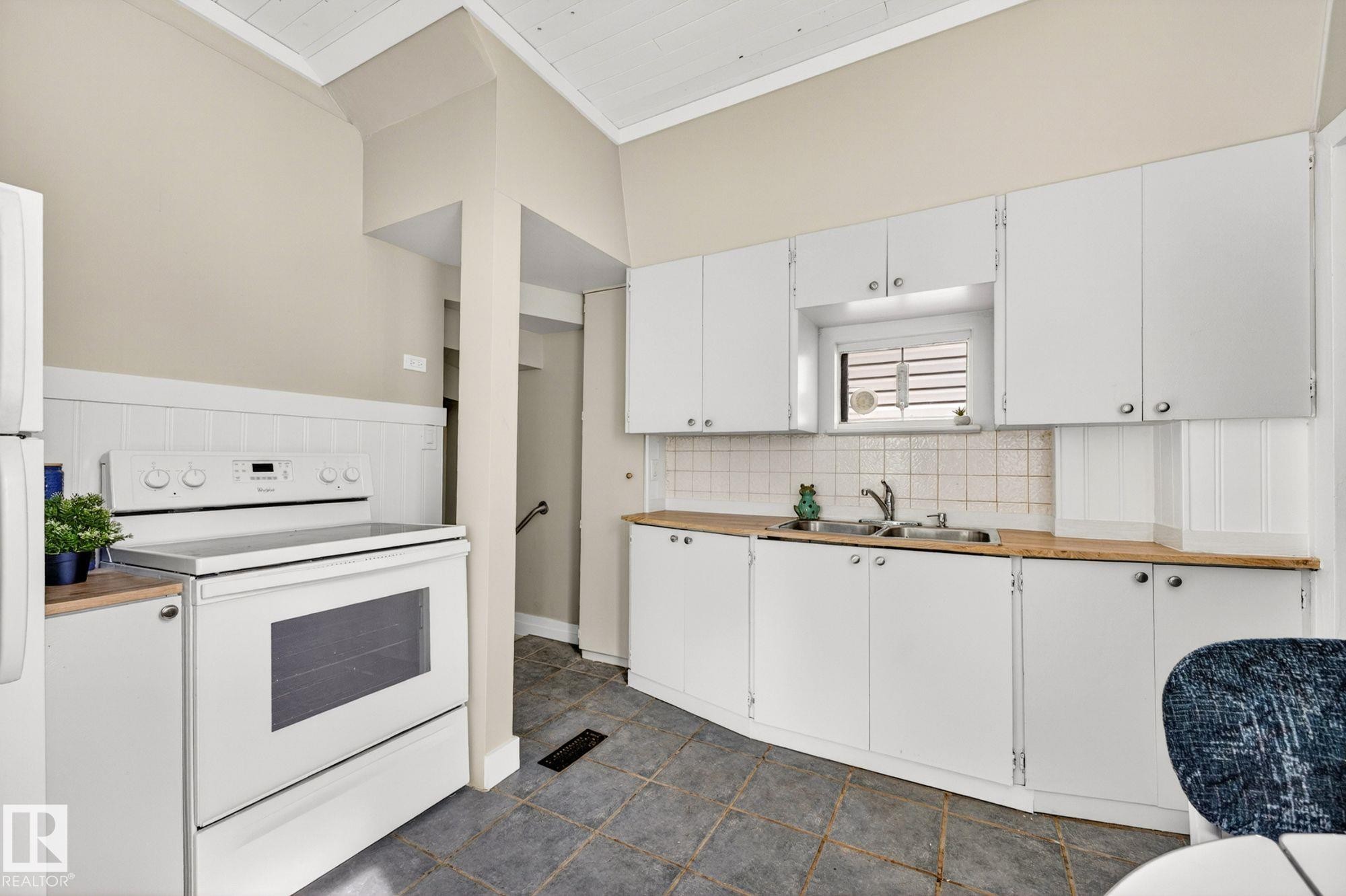 12201 95 Street, Edmonton, AB