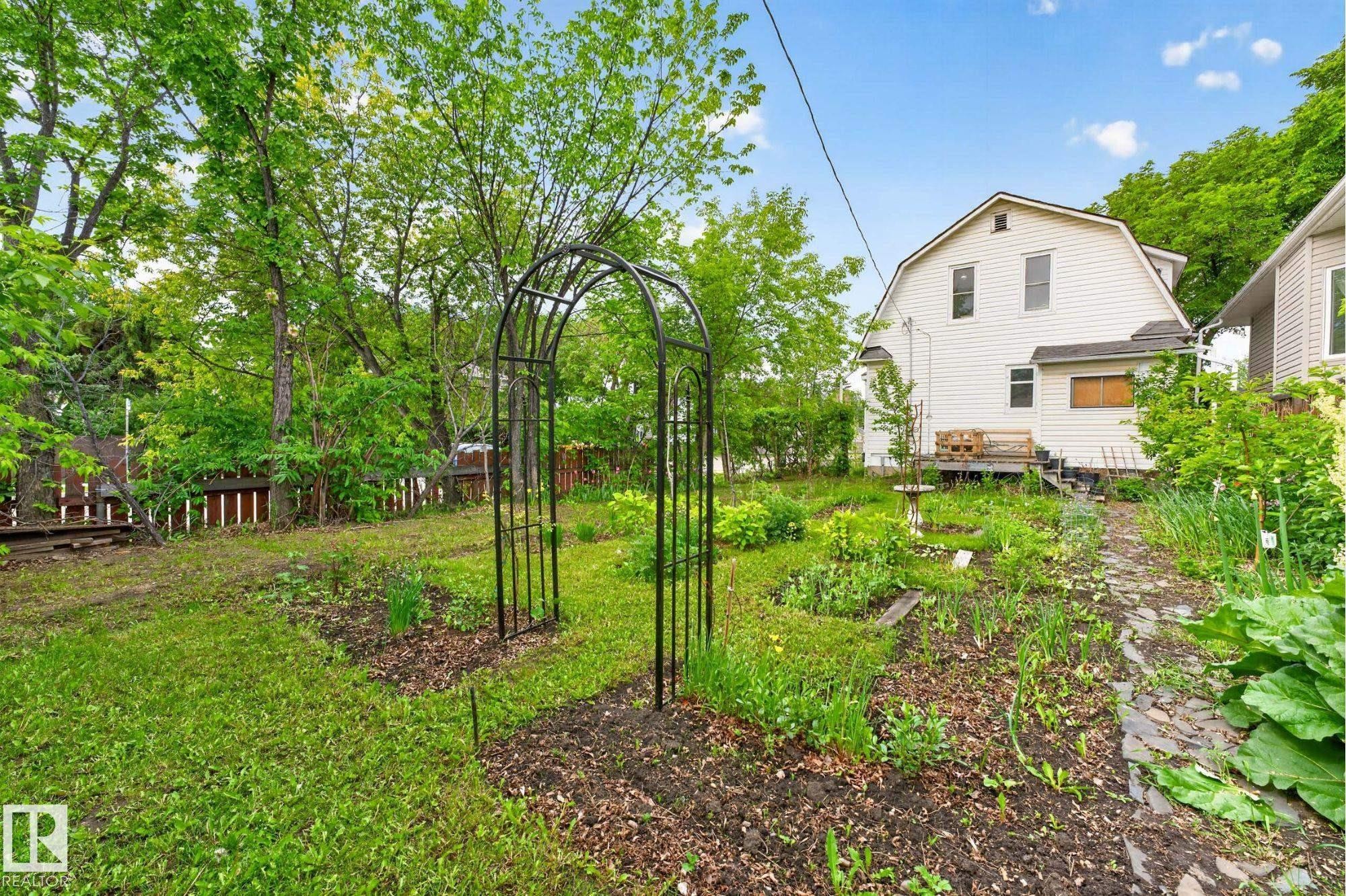 12201 95 Street, Edmonton, AB