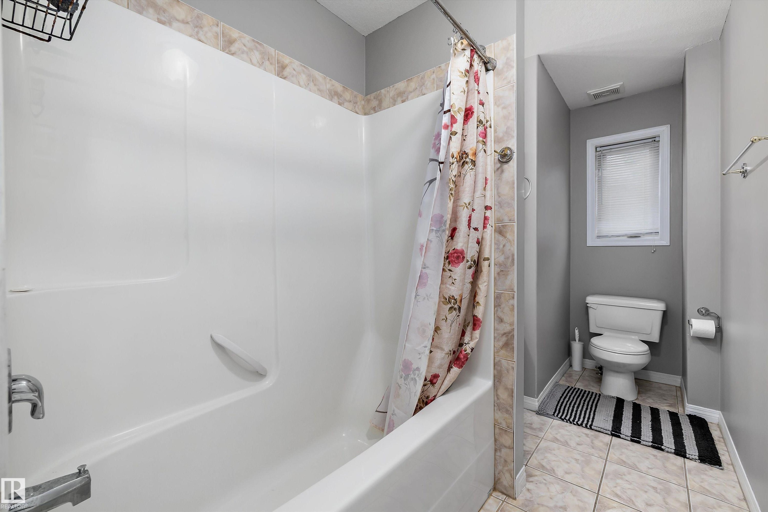 Bathroom - 4831 154 Avenue, Edmonton, AB