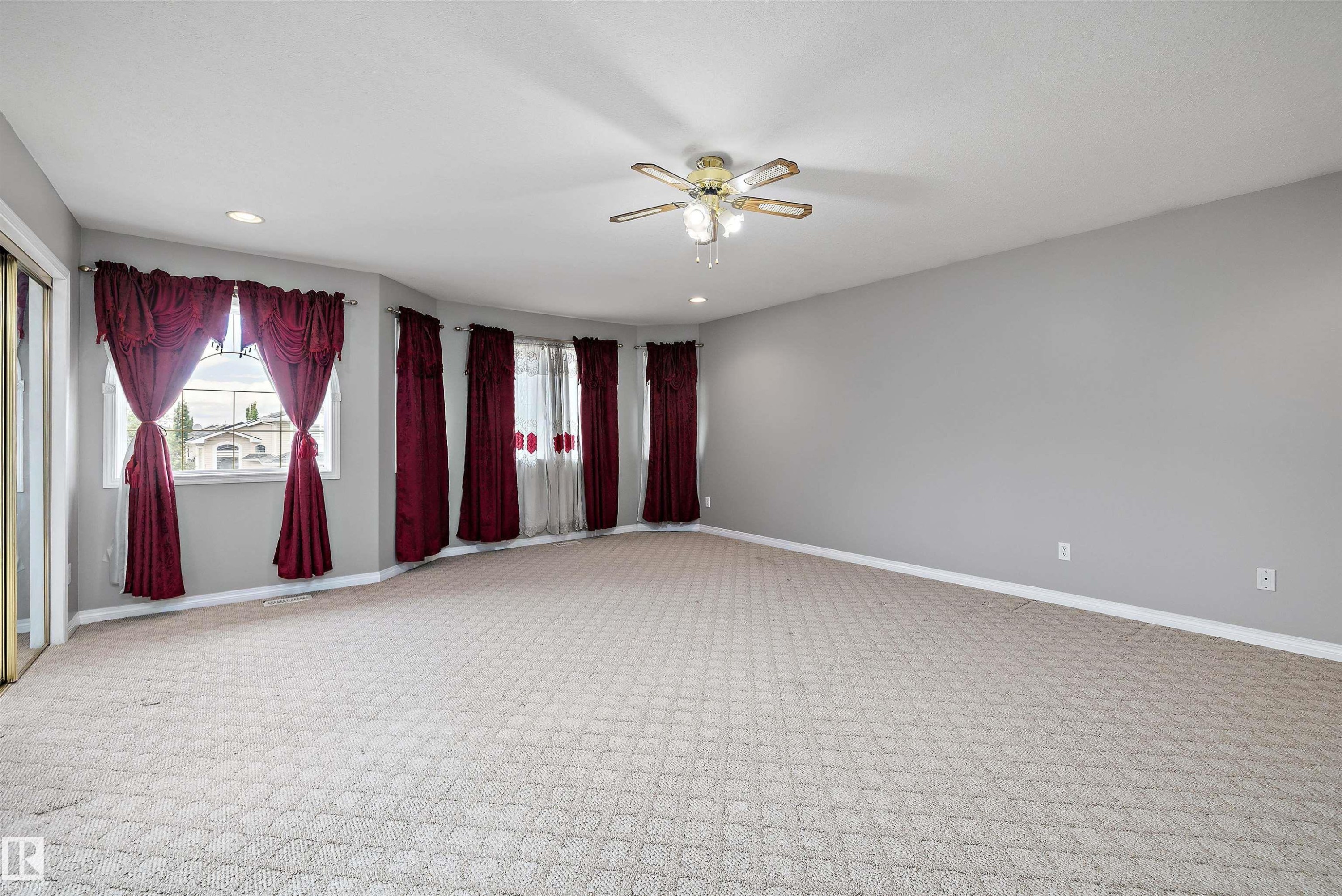 Empty room - 4831 154 Avenue, Edmonton, AB