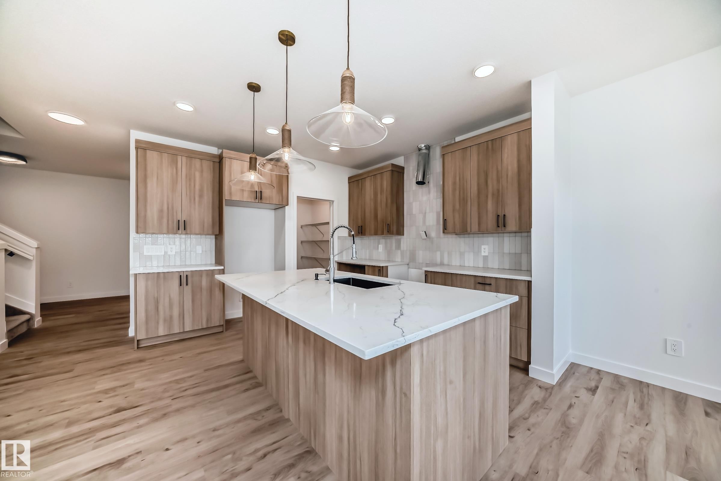 8255 Kiriak Loop Sw, Edmonton, AB - Indoor Photo Showing Kitchen