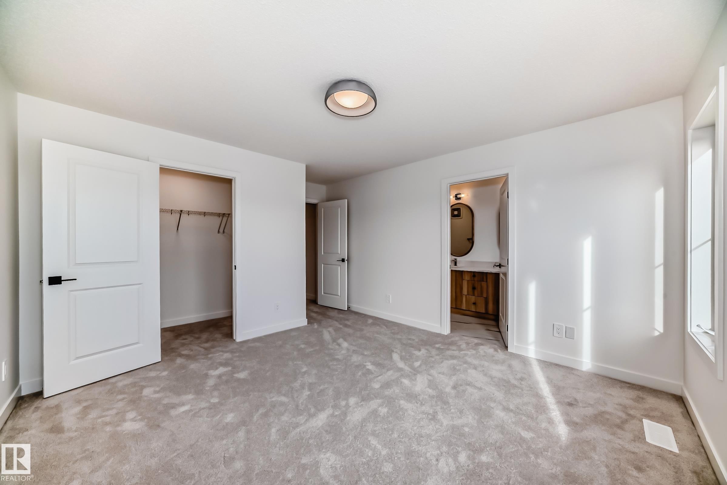 8255 Kiriak Loop Sw, Edmonton, AB - Indoor Photo Showing Other Room