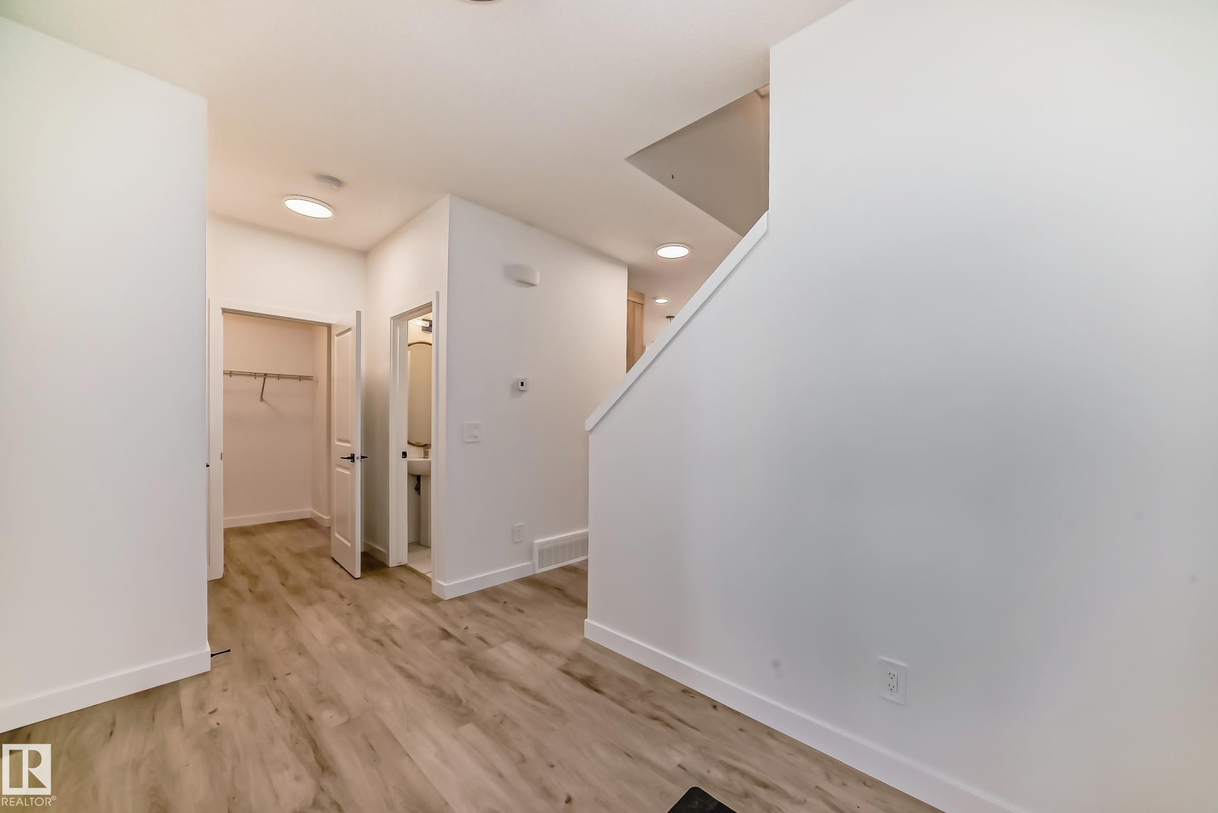 8255 Kiriak Loop Sw, Edmonton, AB - Indoor Photo Showing Other Room