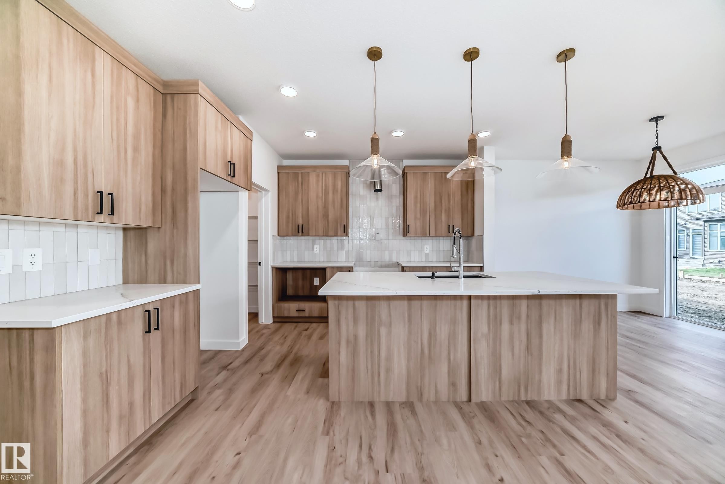8255 Kiriak Loop Sw, Edmonton, AB - Indoor Photo Showing Kitchen