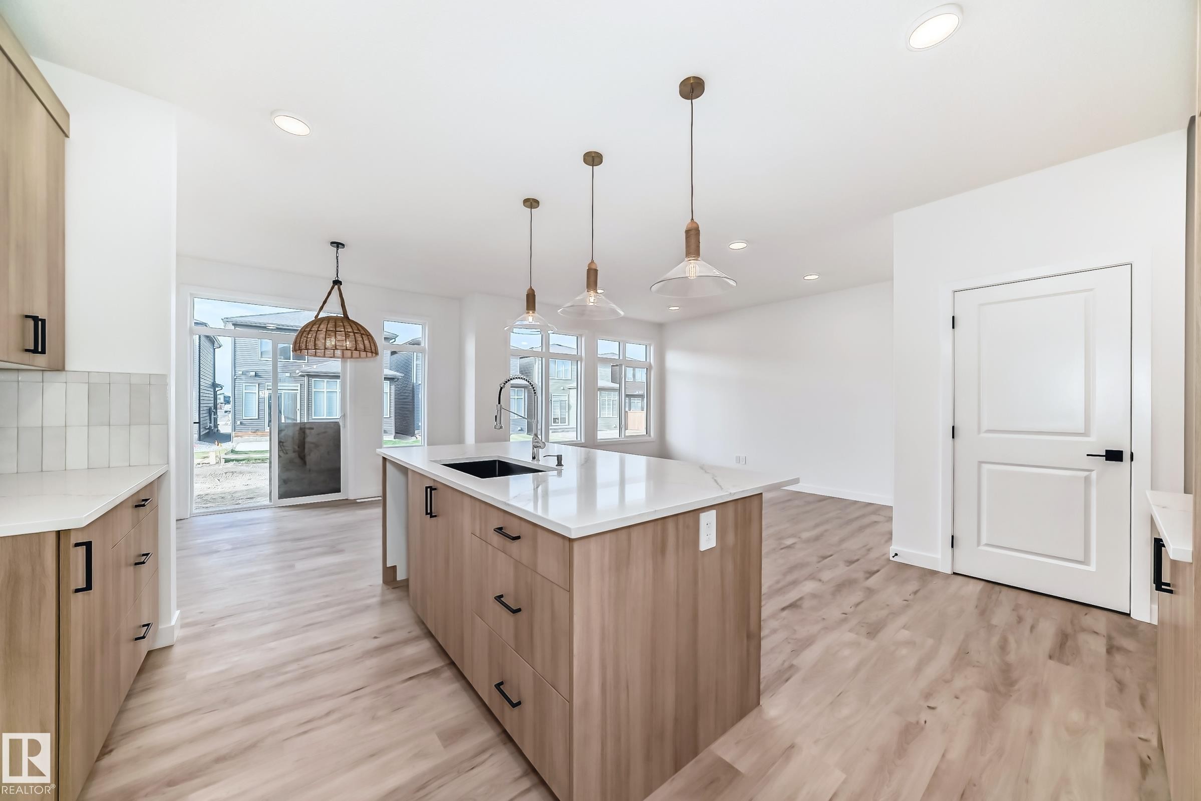 8255 Kiriak Loop Sw, Edmonton, AB - Indoor Photo Showing Kitchen With Upgraded Kitchen