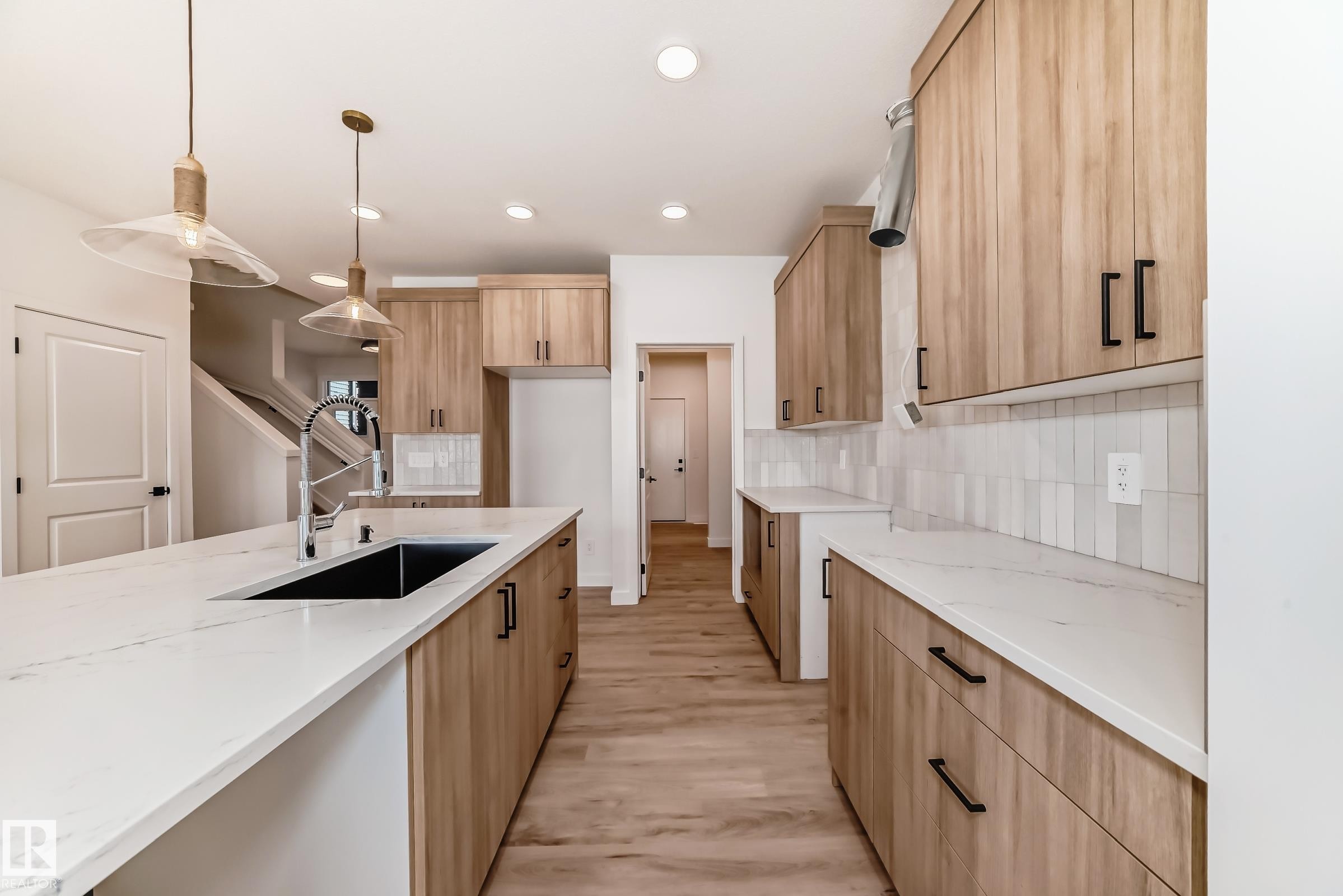 8255 Kiriak Loop Sw, Edmonton, AB - Indoor Photo Showing Kitchen