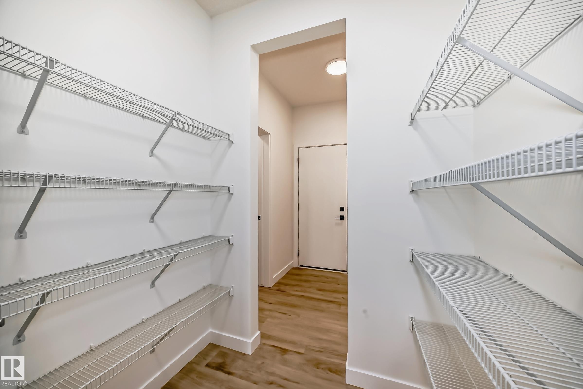8255 Kiriak Loop Sw, Edmonton, AB - Indoor With Storage